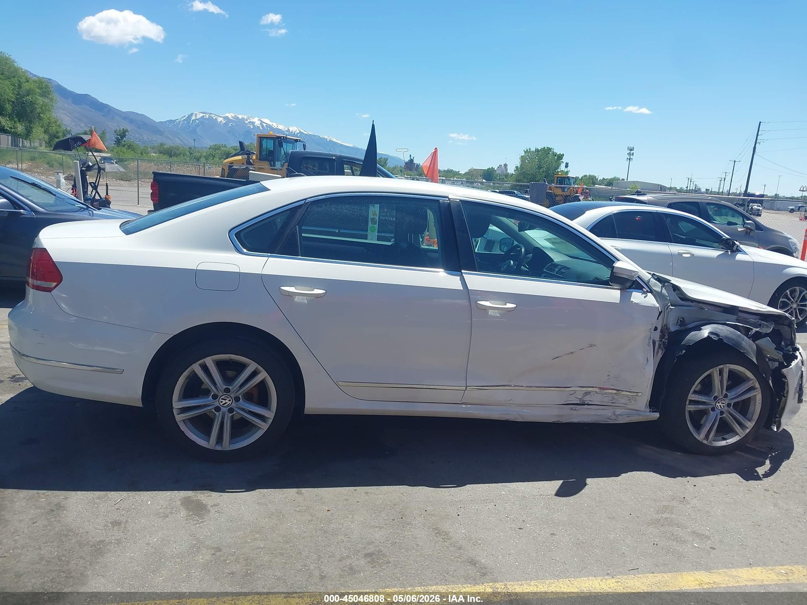 2013 Volkswagen Passat 2.0l Tdi Se White vin: 1VWBN7A37DC123727
