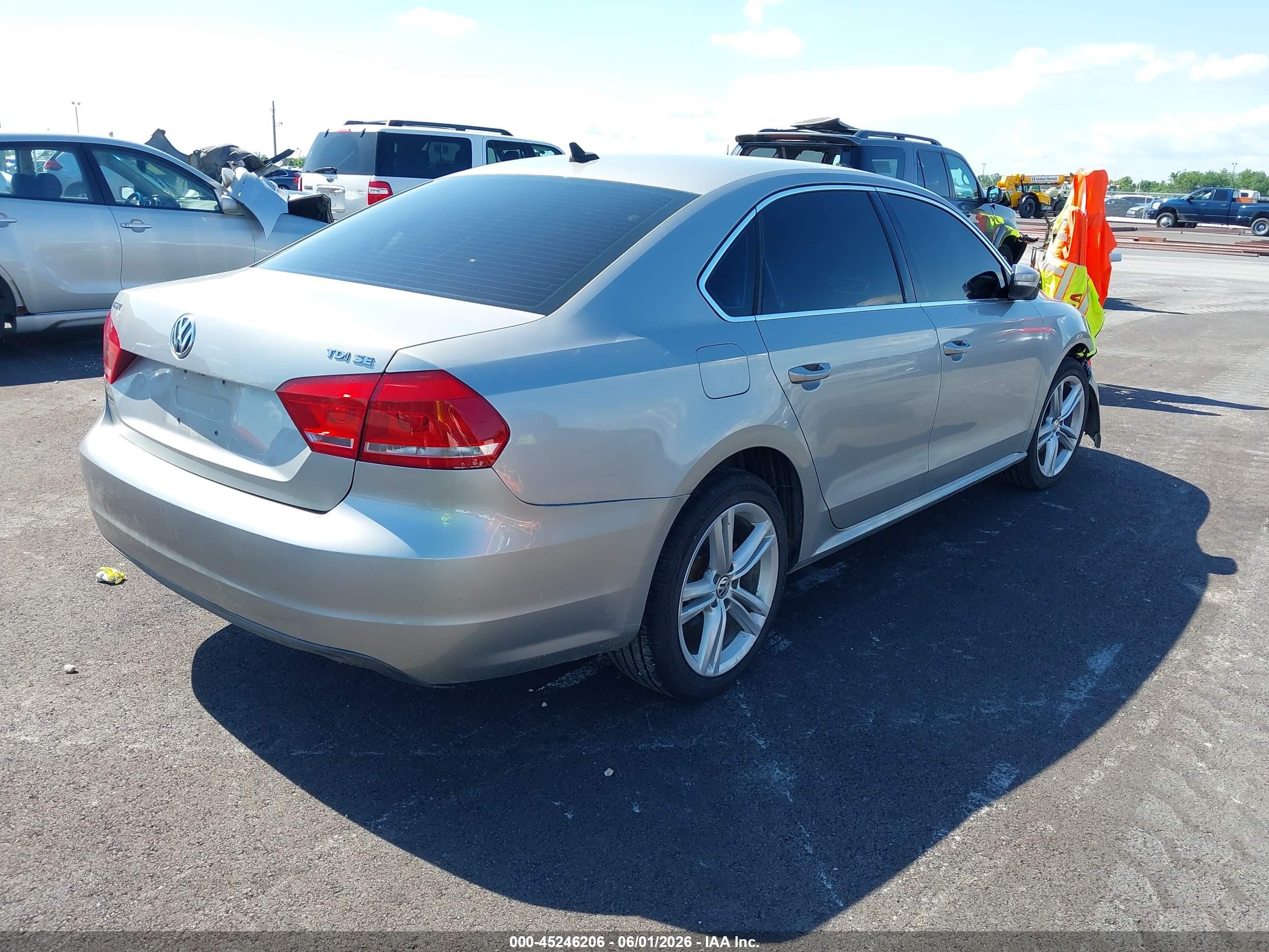 2014 Volkswagen Passat 2.0l Tdi Se Silver vin: 1VWBN7A37EC051087