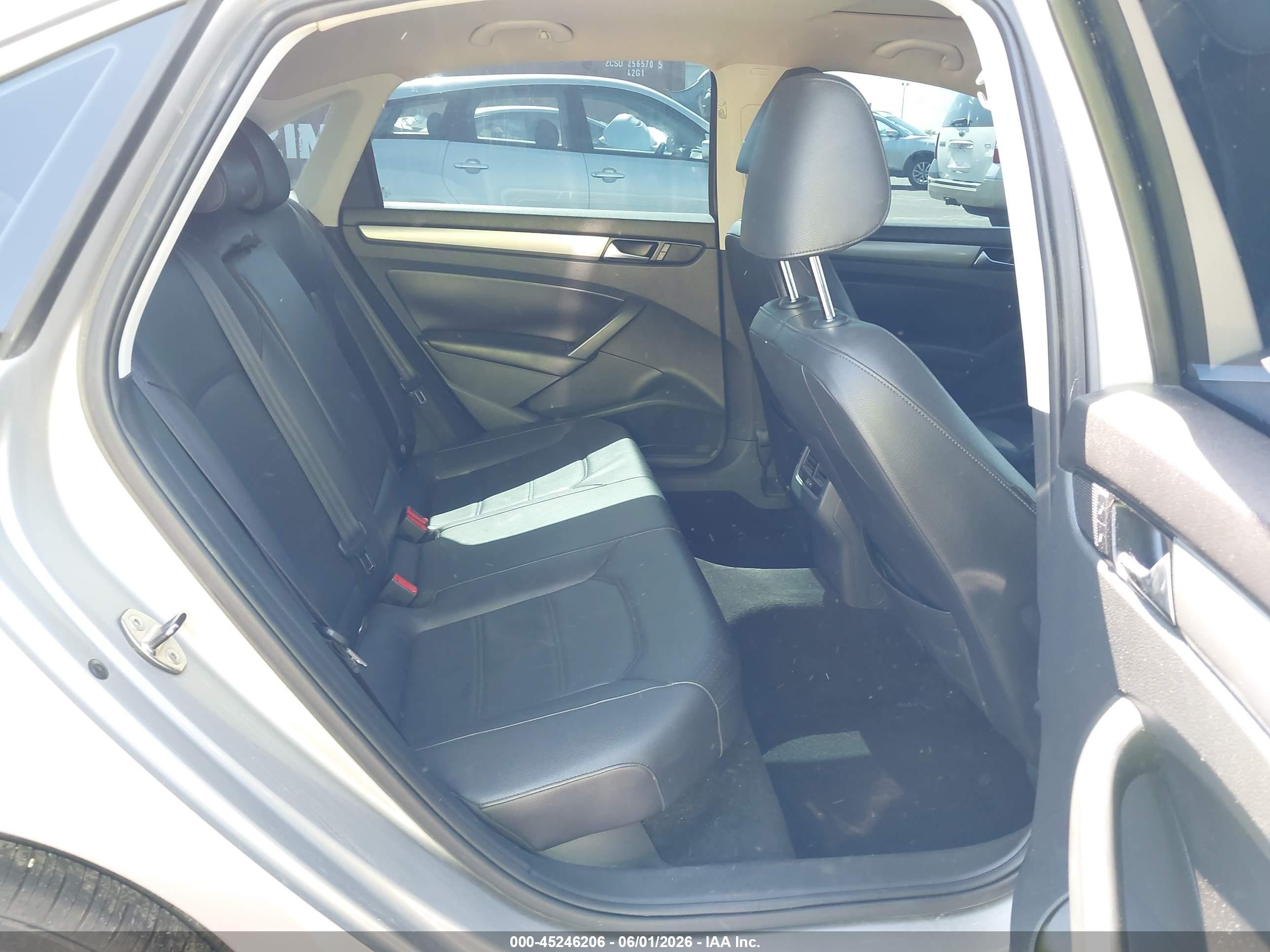 2014 Volkswagen Passat 2.0l Tdi Se Silver vin: 1VWBN7A37EC051087