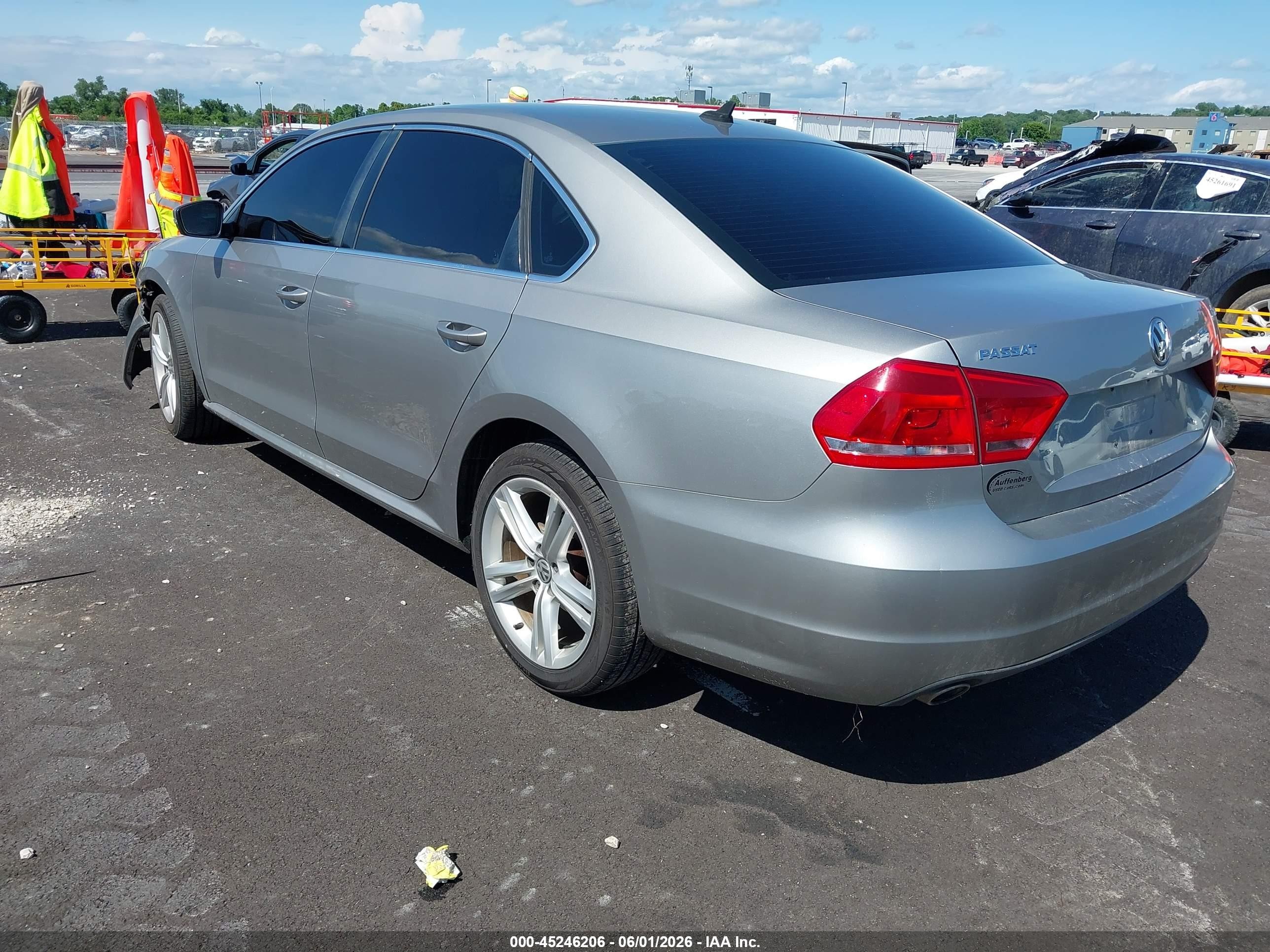 2014 Volkswagen Passat 2.0l Tdi Se Silver vin: 1VWBN7A37EC051087