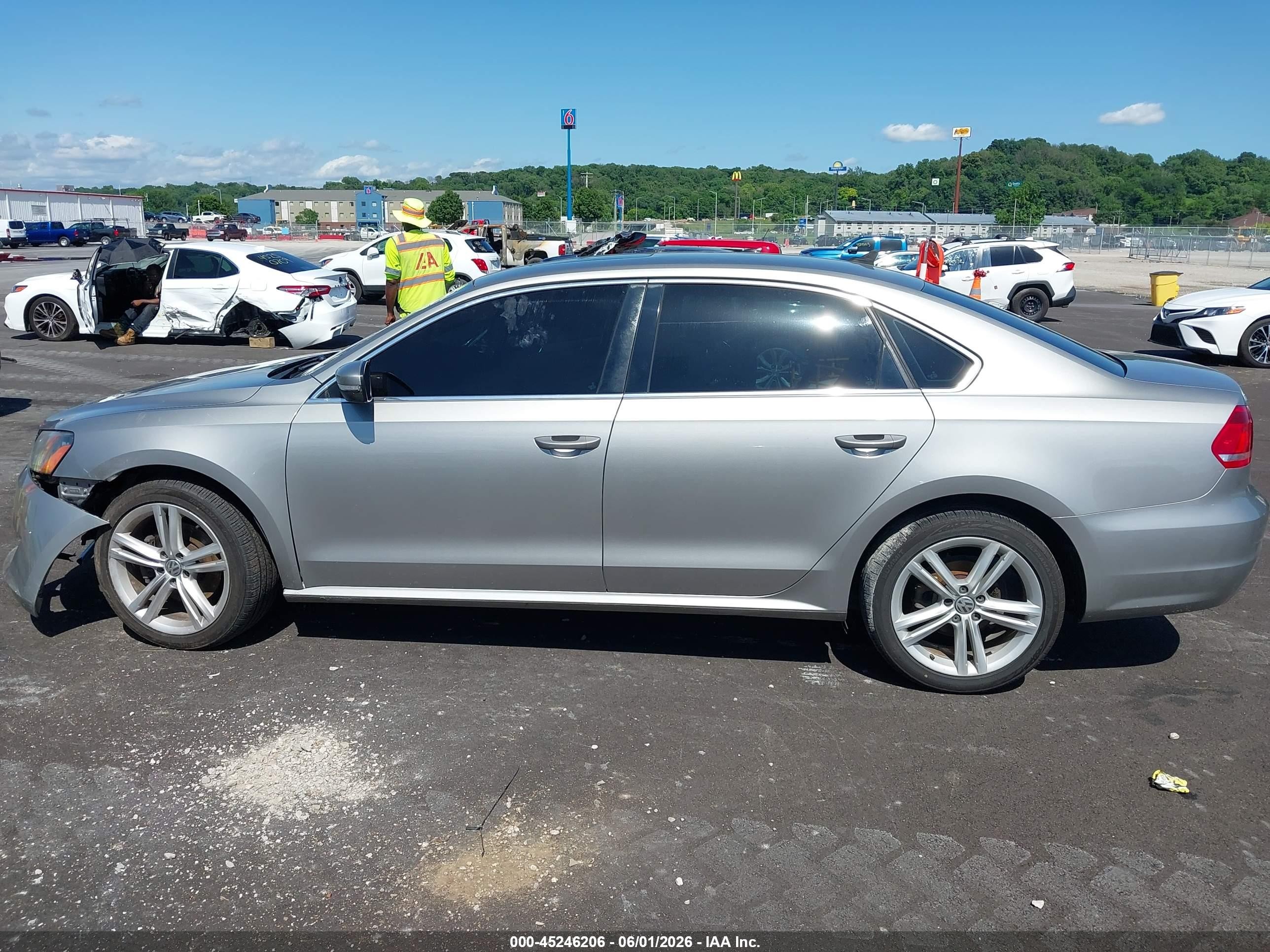 2014 Volkswagen Passat 2.0l Tdi Se Silver vin: 1VWBN7A37EC051087