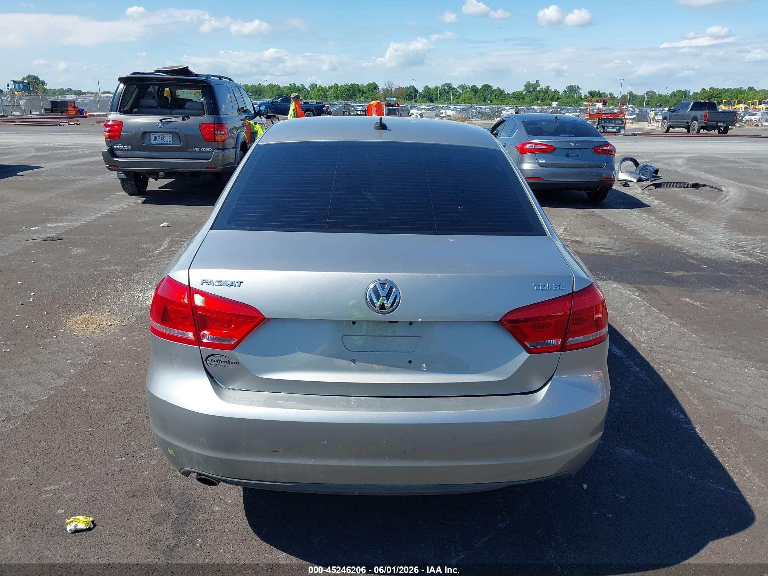 2014 Volkswagen Passat 2.0l Tdi Se Silver vin: 1VWBN7A37EC051087