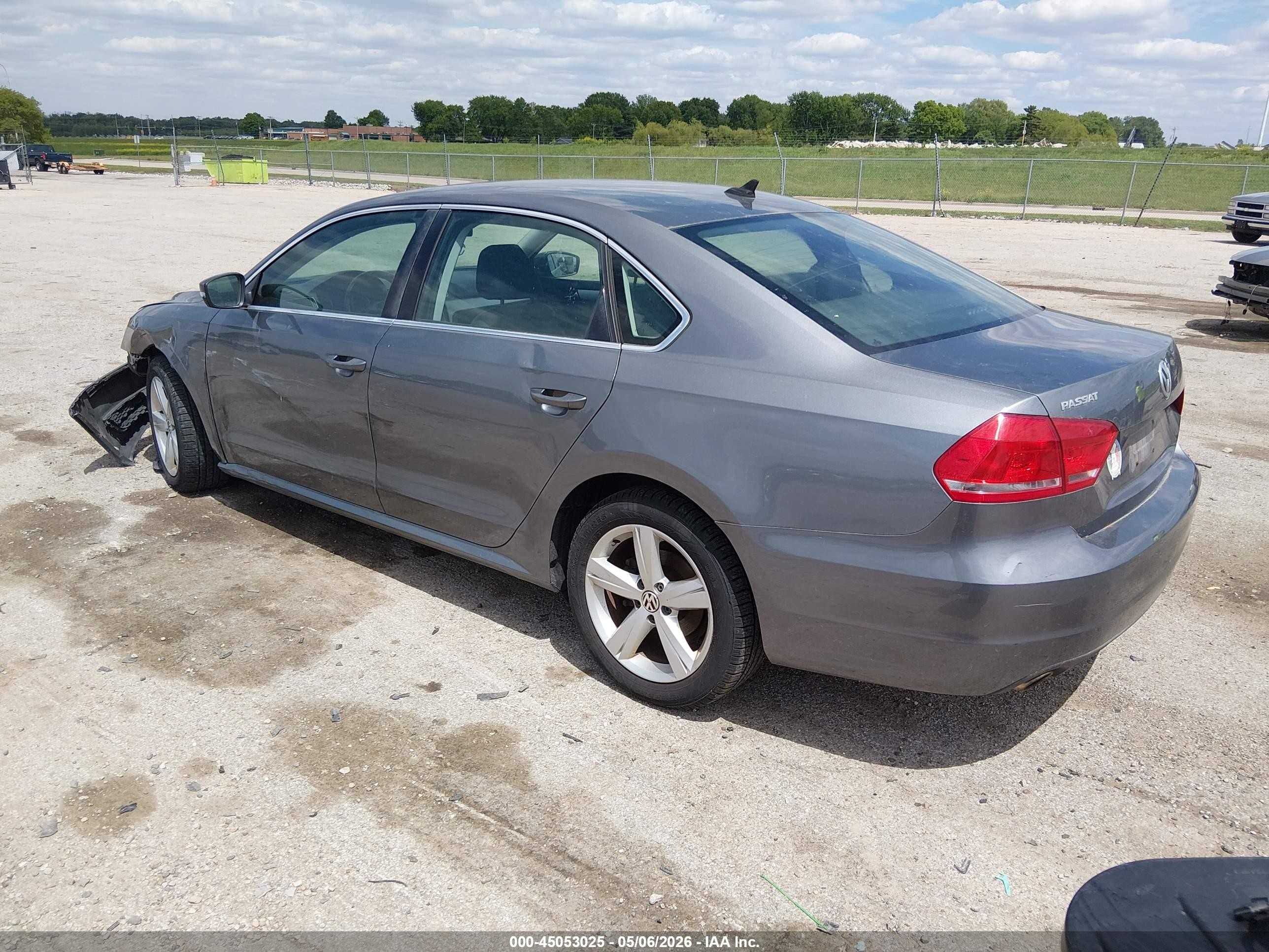 2013 Volkswagen Passat 2.0l Tdi Se Gray vin: 1VWBN7A38DC009753
