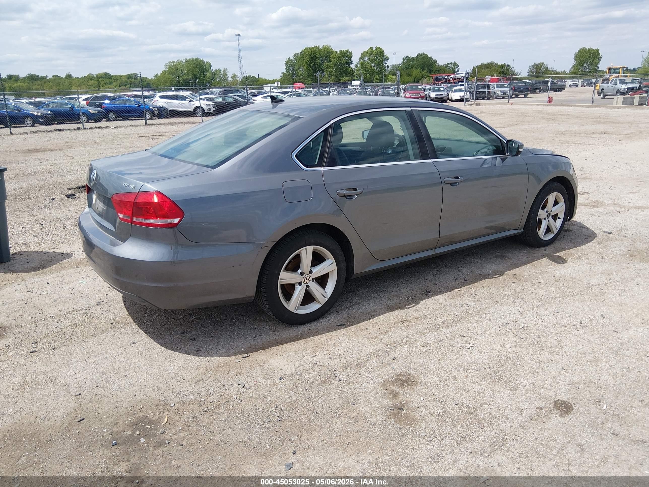 2013 Volkswagen Passat 2.0l Tdi Se Gray vin: 1VWBN7A38DC009753