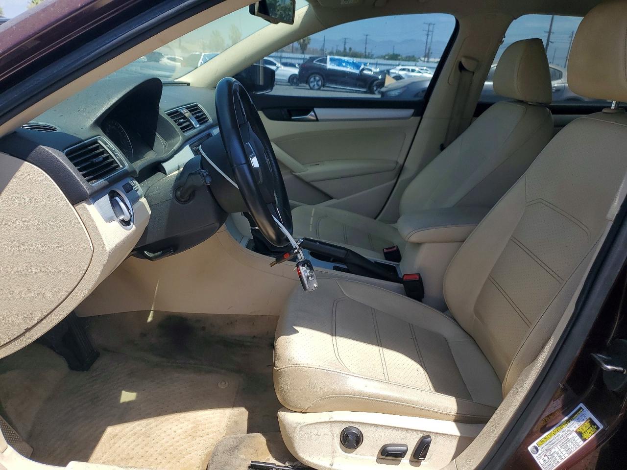 2013 Volkswagen Passat Se Burgundy vin: 1VWBN7A38DC031235