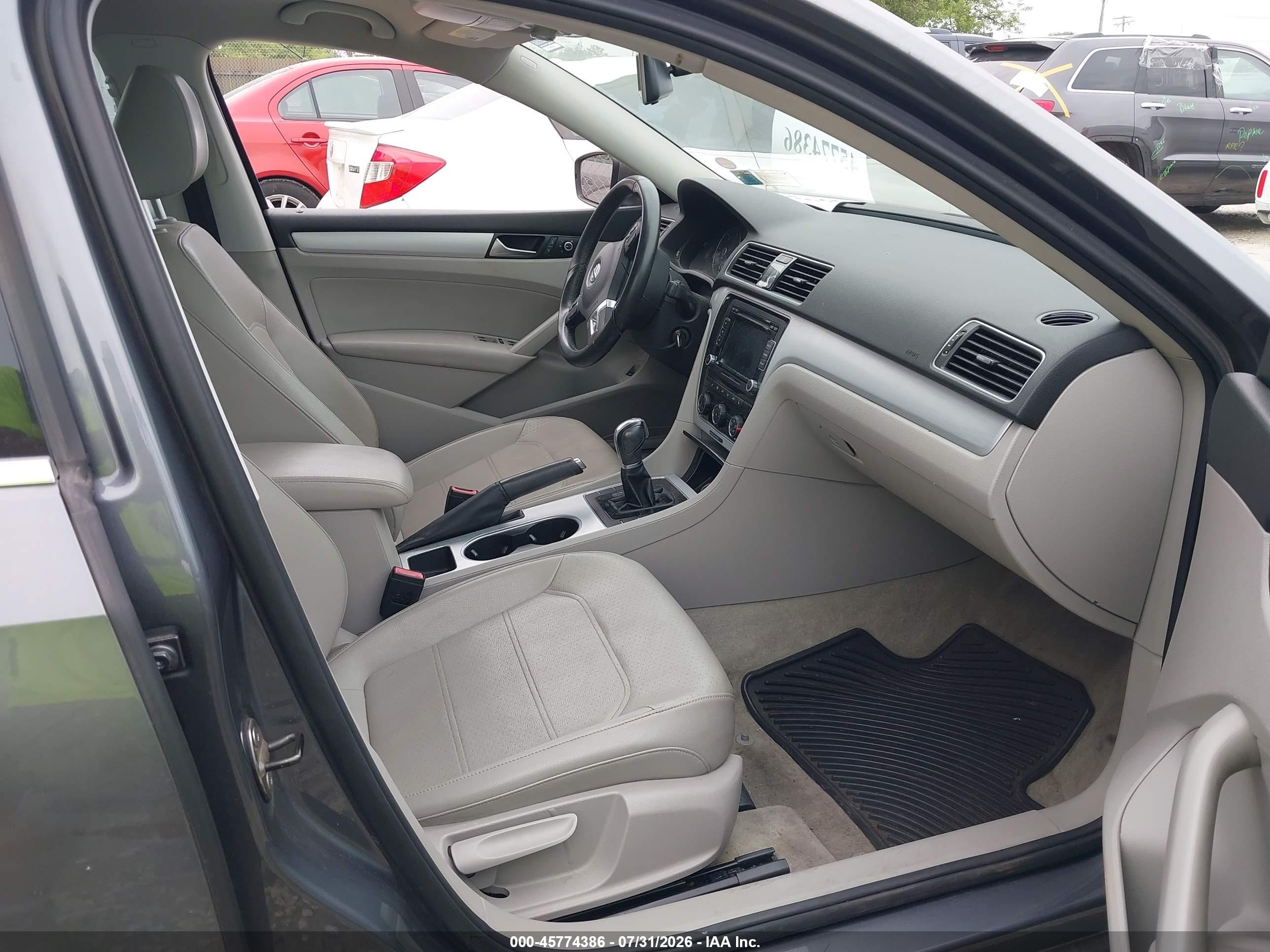 2013 Volkswagen Passat 2.0l Tdi Se Gray vin: 1VWBN7A38DC052702