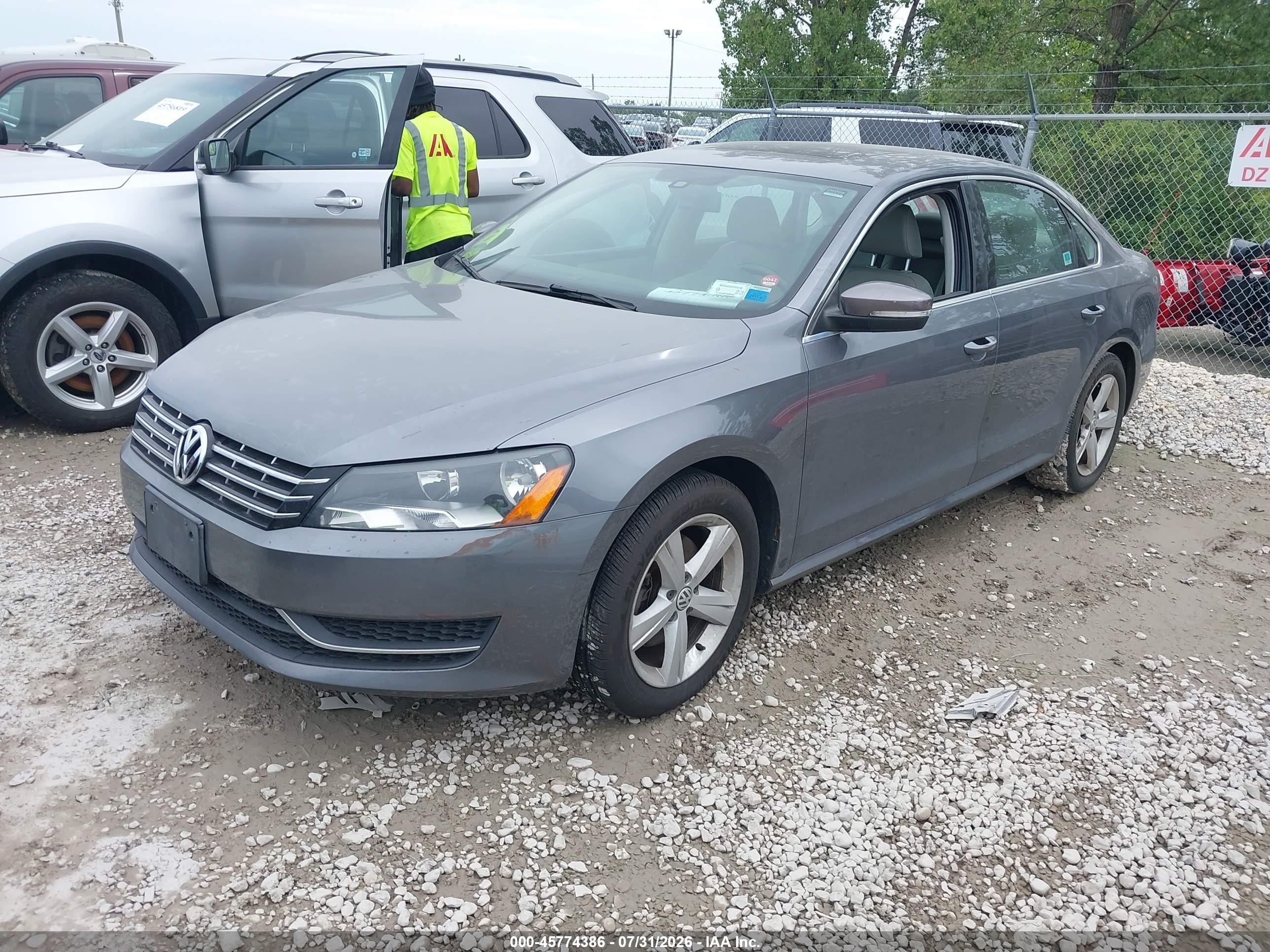 2013 Volkswagen Passat 2.0l Tdi Se Gray vin: 1VWBN7A38DC052702