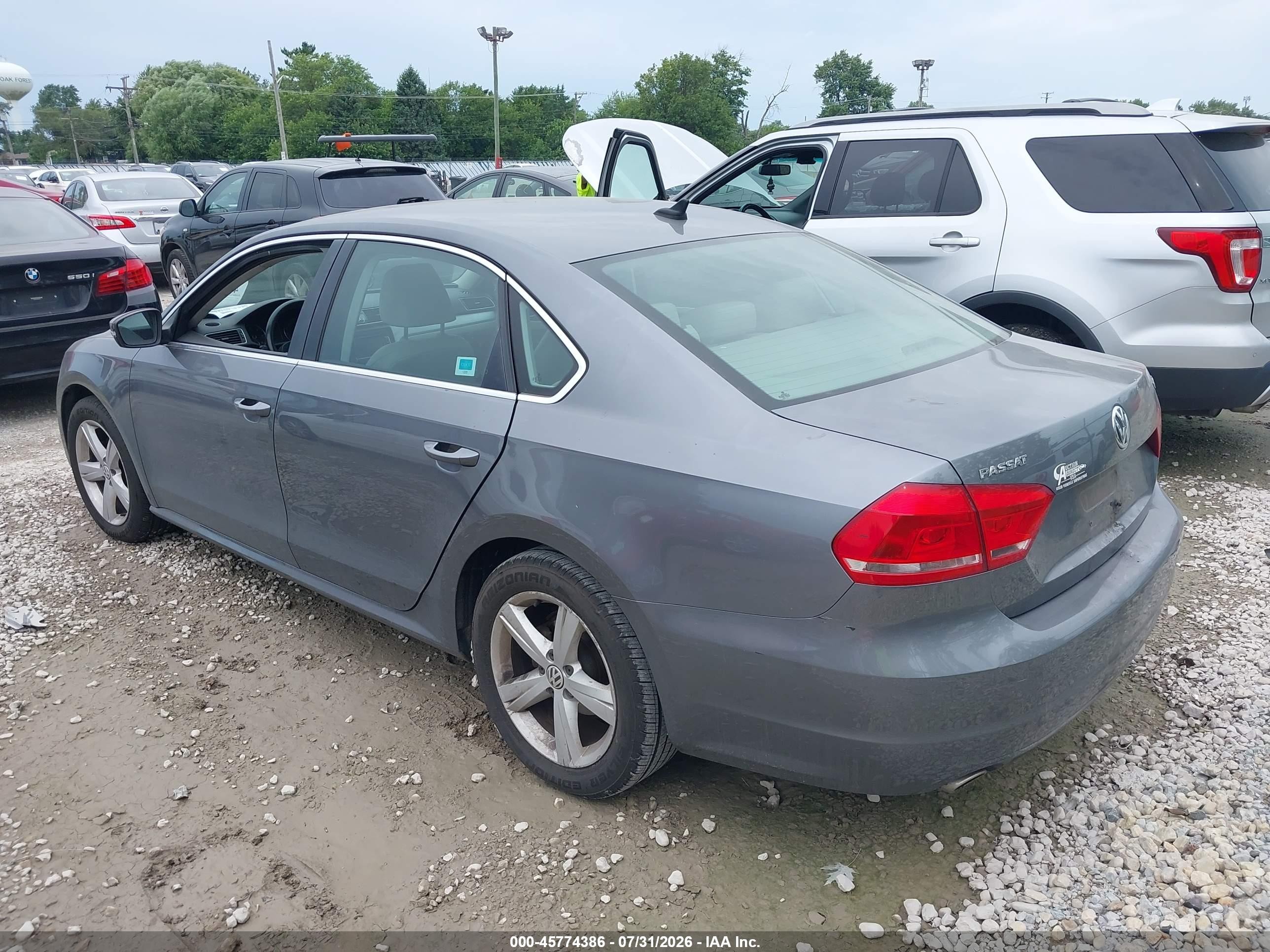 2013 Volkswagen Passat 2.0l Tdi Se Gray vin: 1VWBN7A38DC052702