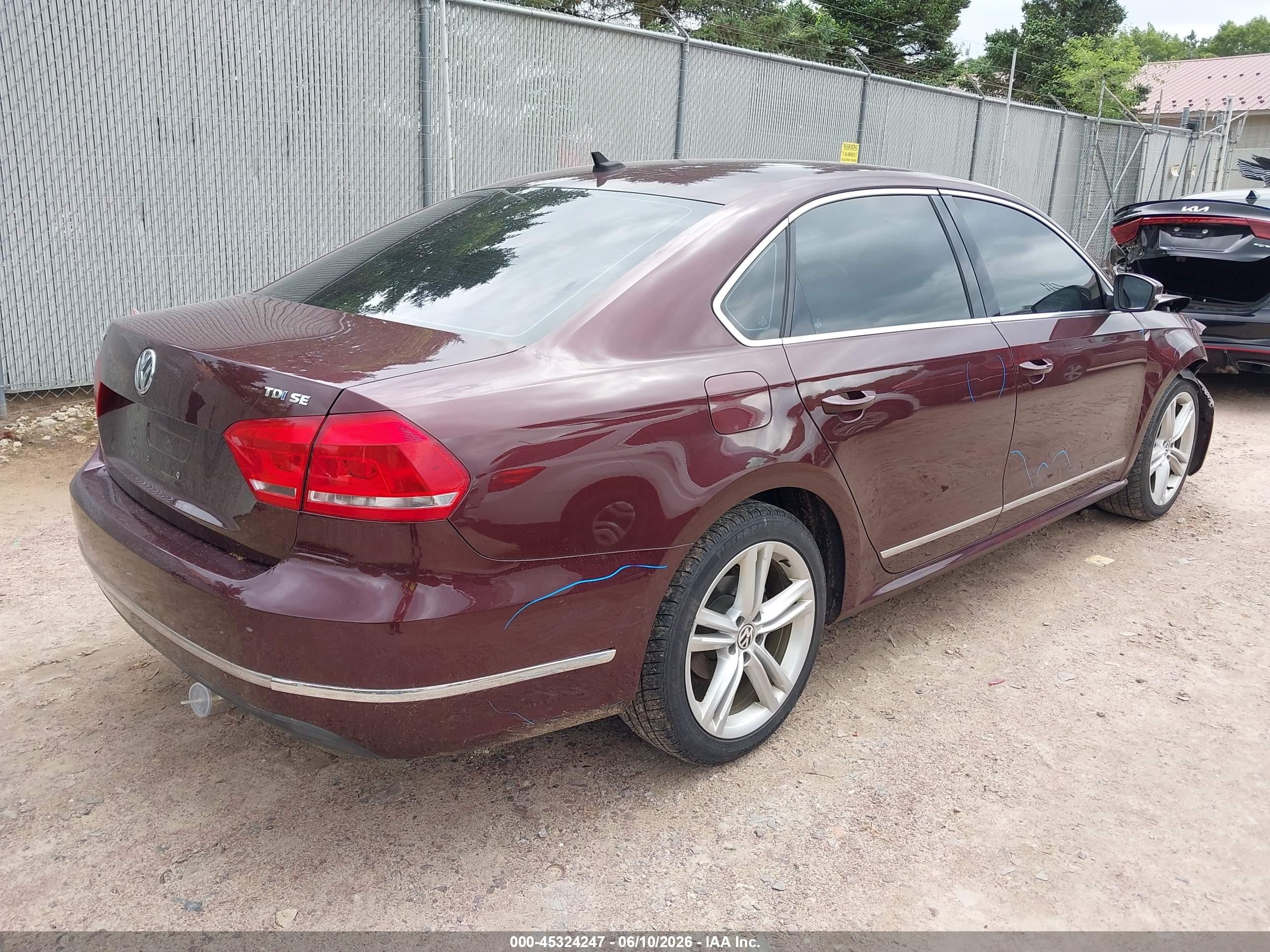 2013 Volkswagen Passat 2.0l Tdi Se Burgundy vin: 1VWBN7A38DC054305