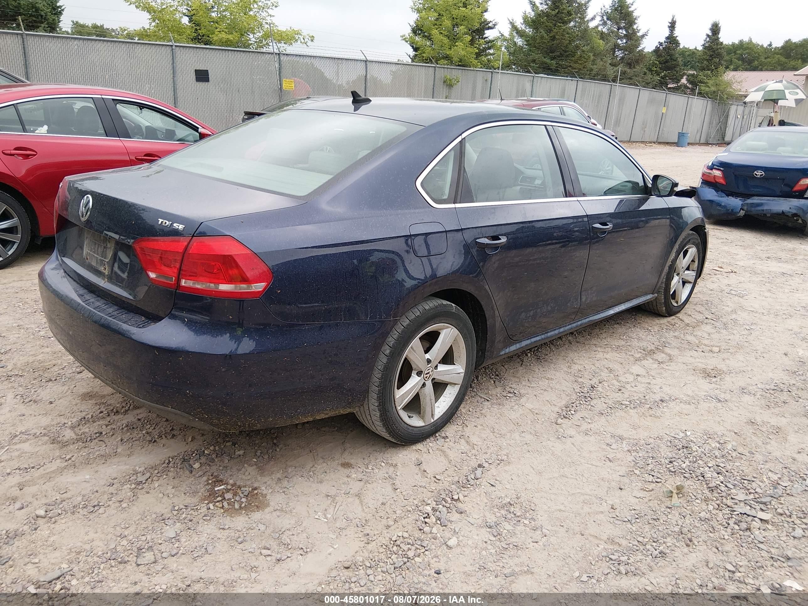 2013 Volkswagen Passat 2.0l Tdi Se Dark Blue vin: 1VWBN7A38DC096828