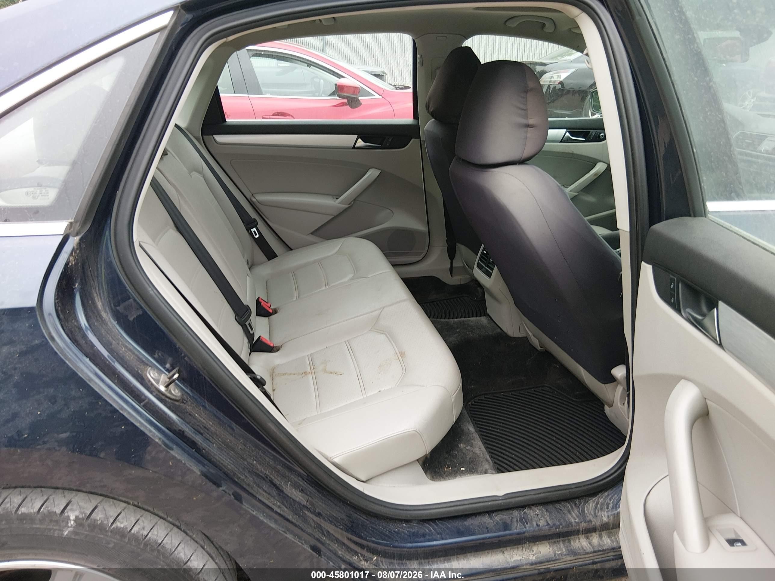 2013 Volkswagen Passat 2.0l Tdi Se Dark Blue vin: 1VWBN7A38DC096828