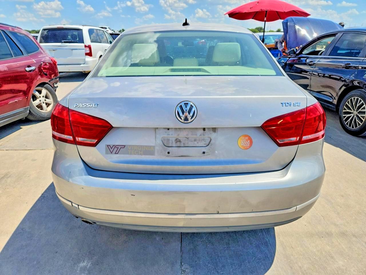 2013 Volkswagen Passat Se Cream vin: 1VWBN7A38DC112381