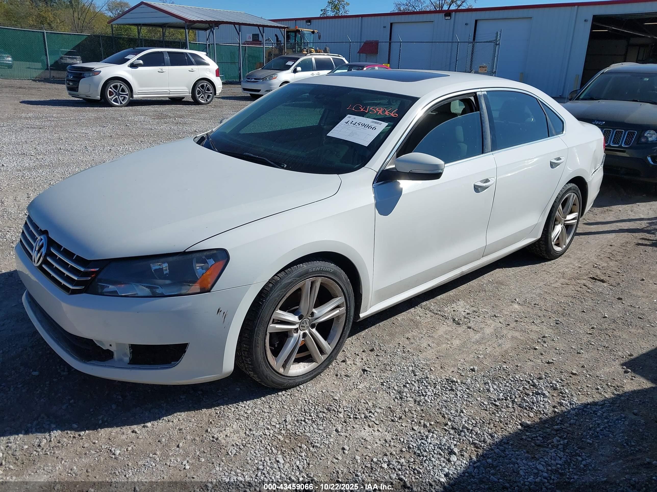 2014 Volkswagen Passat 2.0l Tdi Se White vin: 1VWBN7A38EC004019