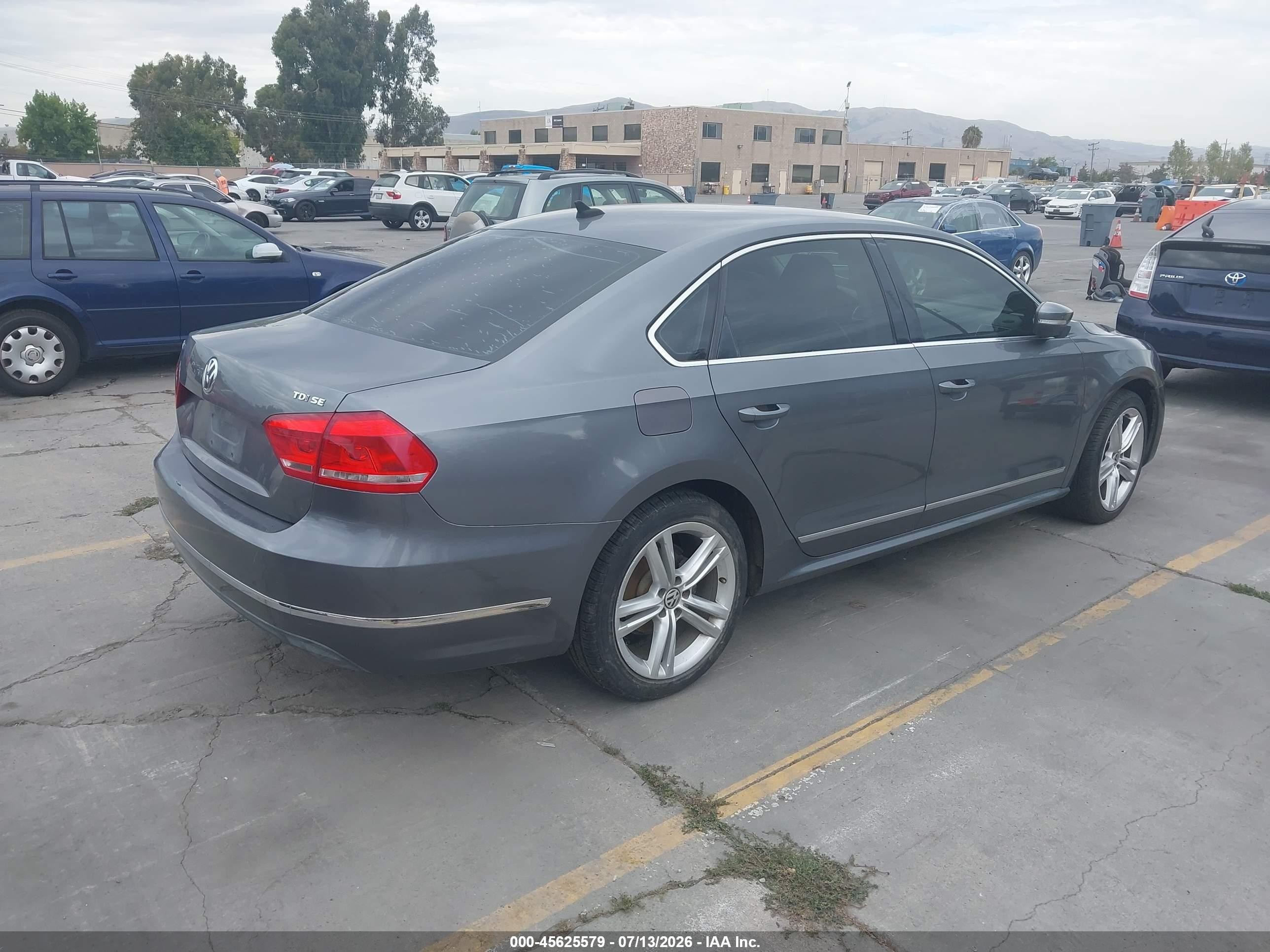 2014 Volkswagen Passat 2.0l Tdi Se Gray vin: 1VWBN7A38EC094143