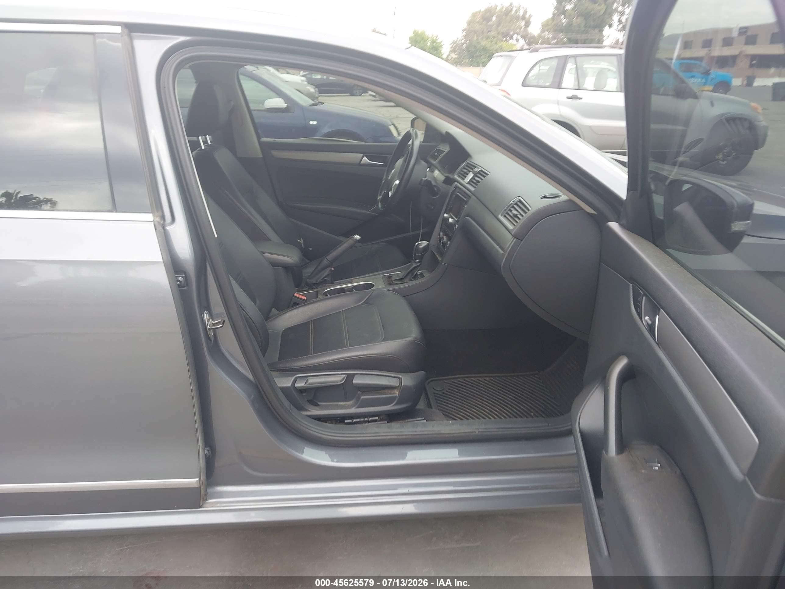 2014 Volkswagen Passat 2.0l Tdi Se Gray vin: 1VWBN7A38EC094143