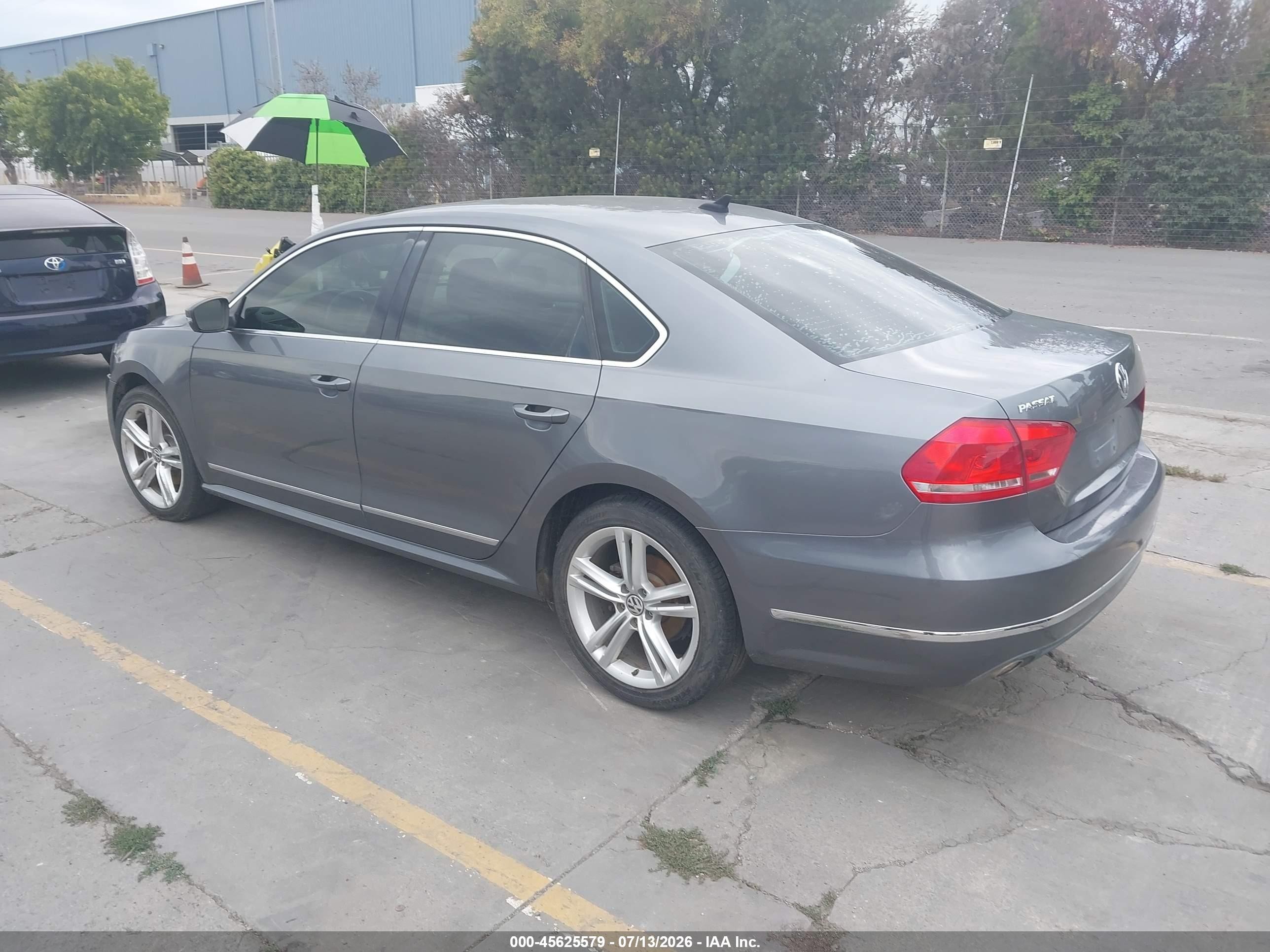 2014 Volkswagen Passat 2.0l Tdi Se Gray vin: 1VWBN7A38EC094143