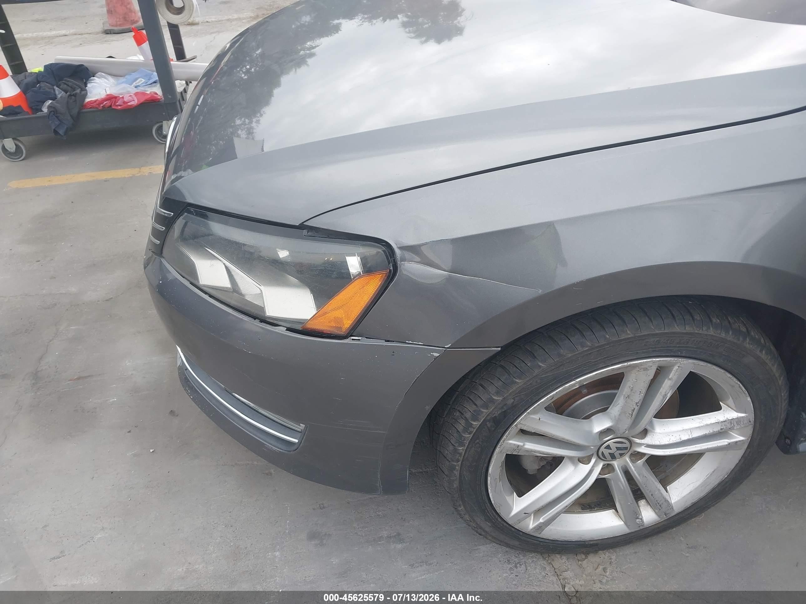 2014 Volkswagen Passat 2.0l Tdi Se Gray vin: 1VWBN7A38EC094143
