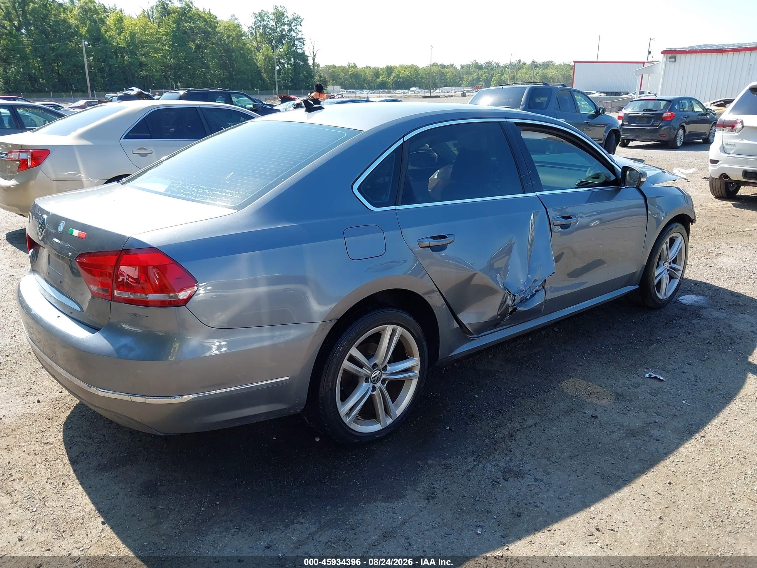 2014 Volkswagen Passat 2.0l Tdi Se Gray vin: 1VWBN7A38EC100460