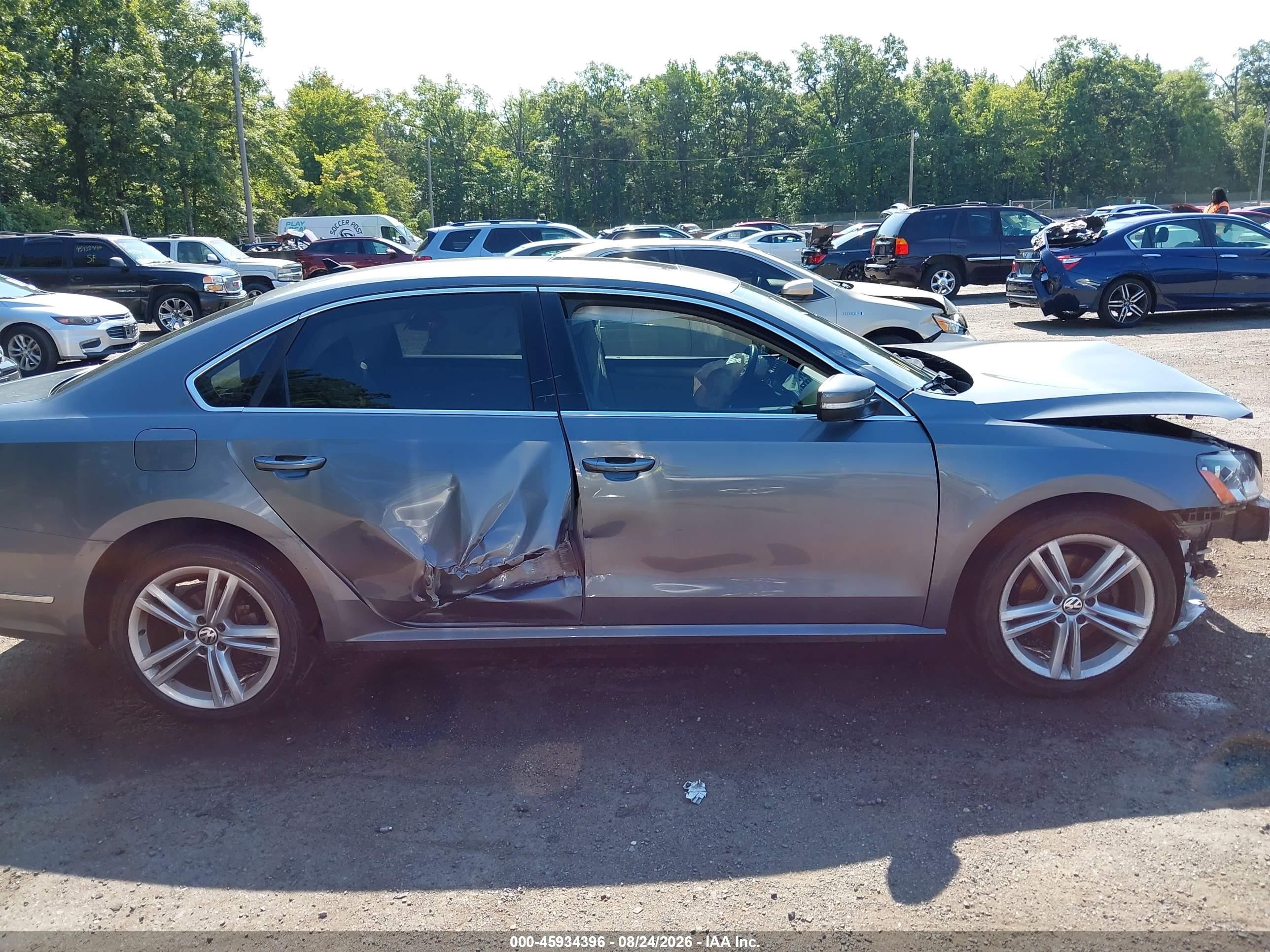 2014 Volkswagen Passat 2.0l Tdi Se Gray vin: 1VWBN7A38EC100460