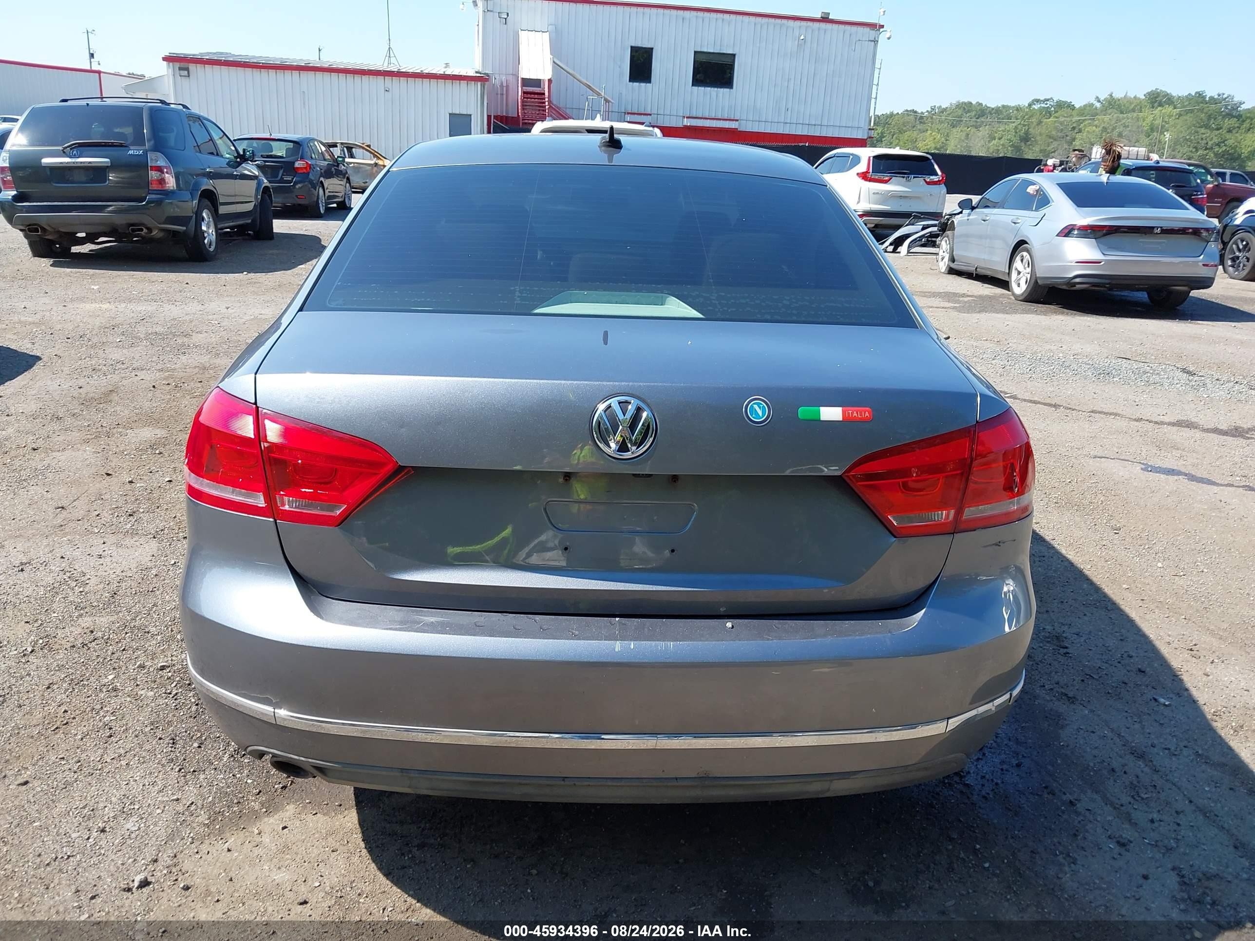2014 Volkswagen Passat 2.0l Tdi Se Gray vin: 1VWBN7A38EC100460