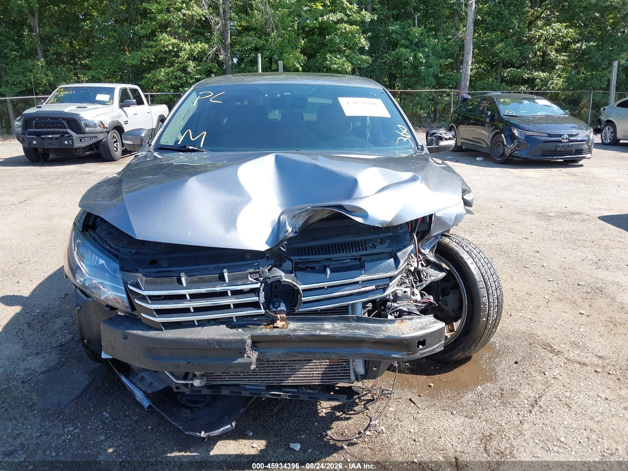 2014 Volkswagen Passat 2.0l Tdi Se Gray vin: 1VWBN7A38EC100460