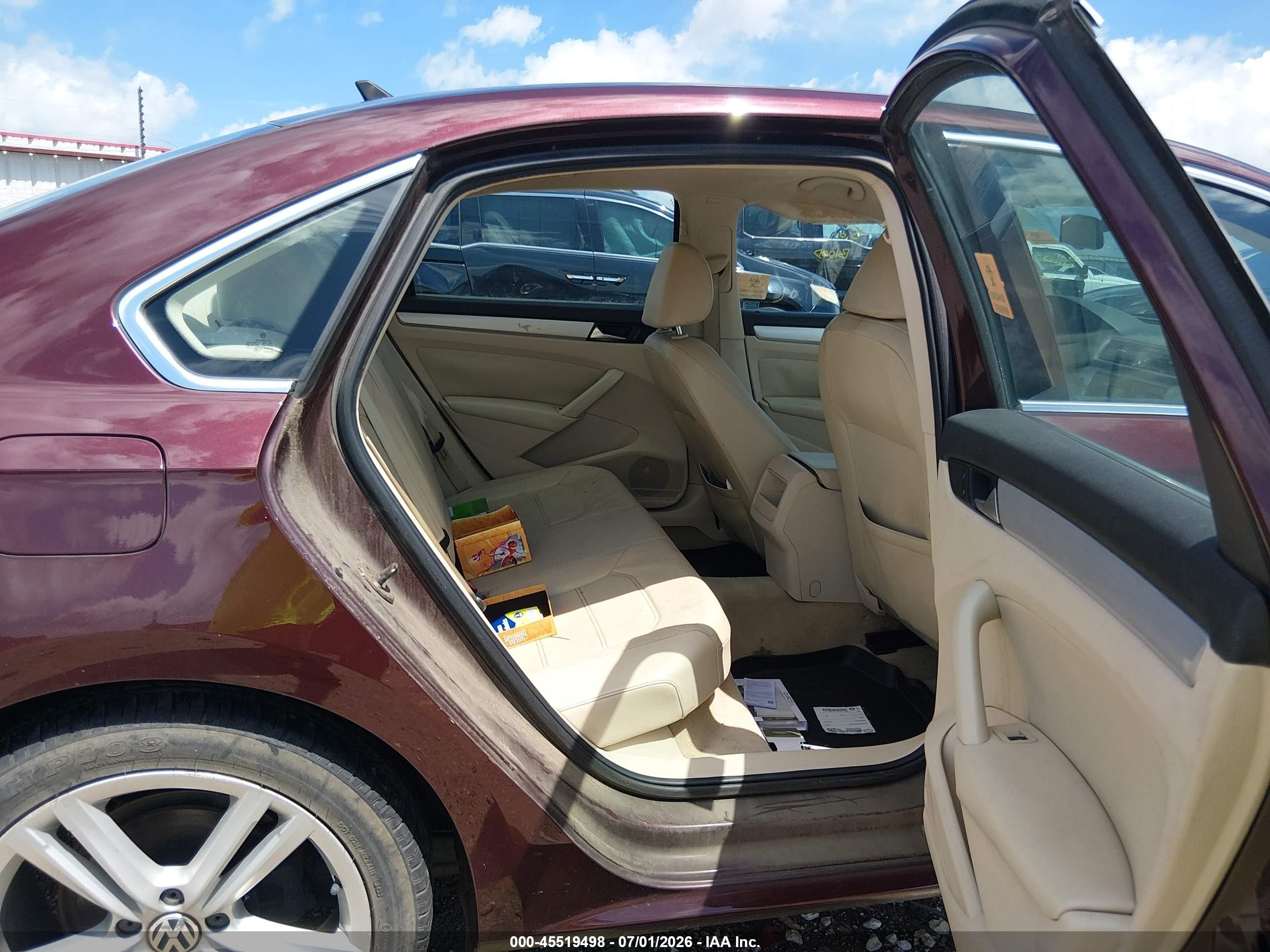 2012 Volkswagen Passat 2.0l Tdi Se Burgundy vin: 1VWBN7A39CC067563