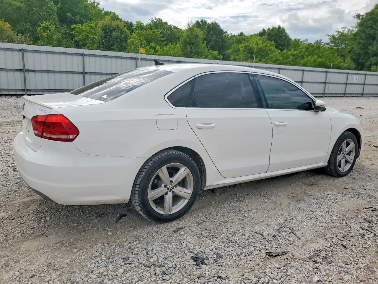2012 Volkswagen Passat Se White vin: 1VWBN7A39CC093368
