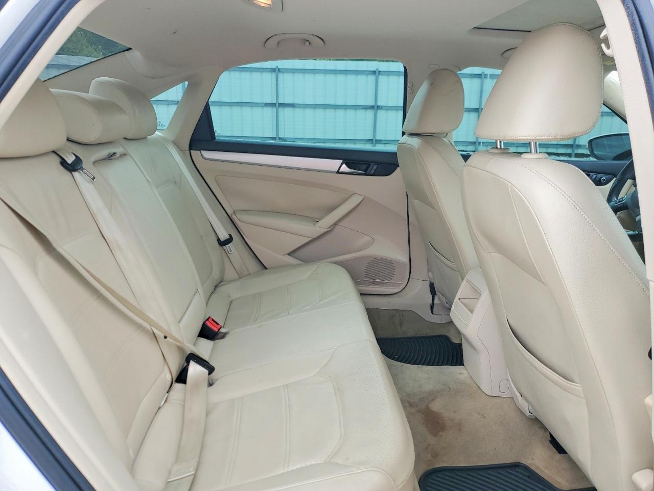 2012 Volkswagen Passat Se White vin: 1VWBN7A39CC093368