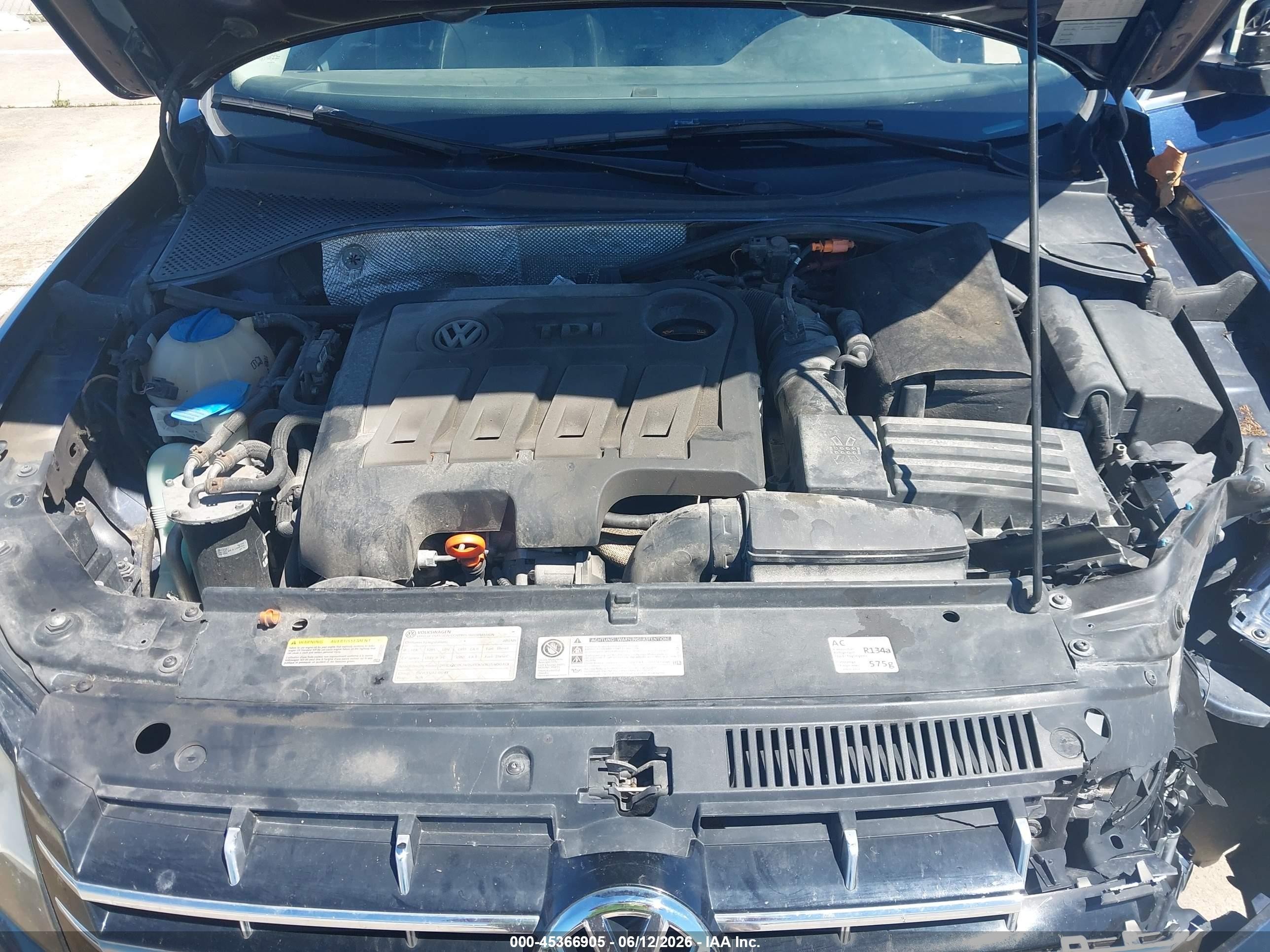 2013 Volkswagen Passat 2.0l Tdi Se Синий vin: 1VWBN7A39DC000091