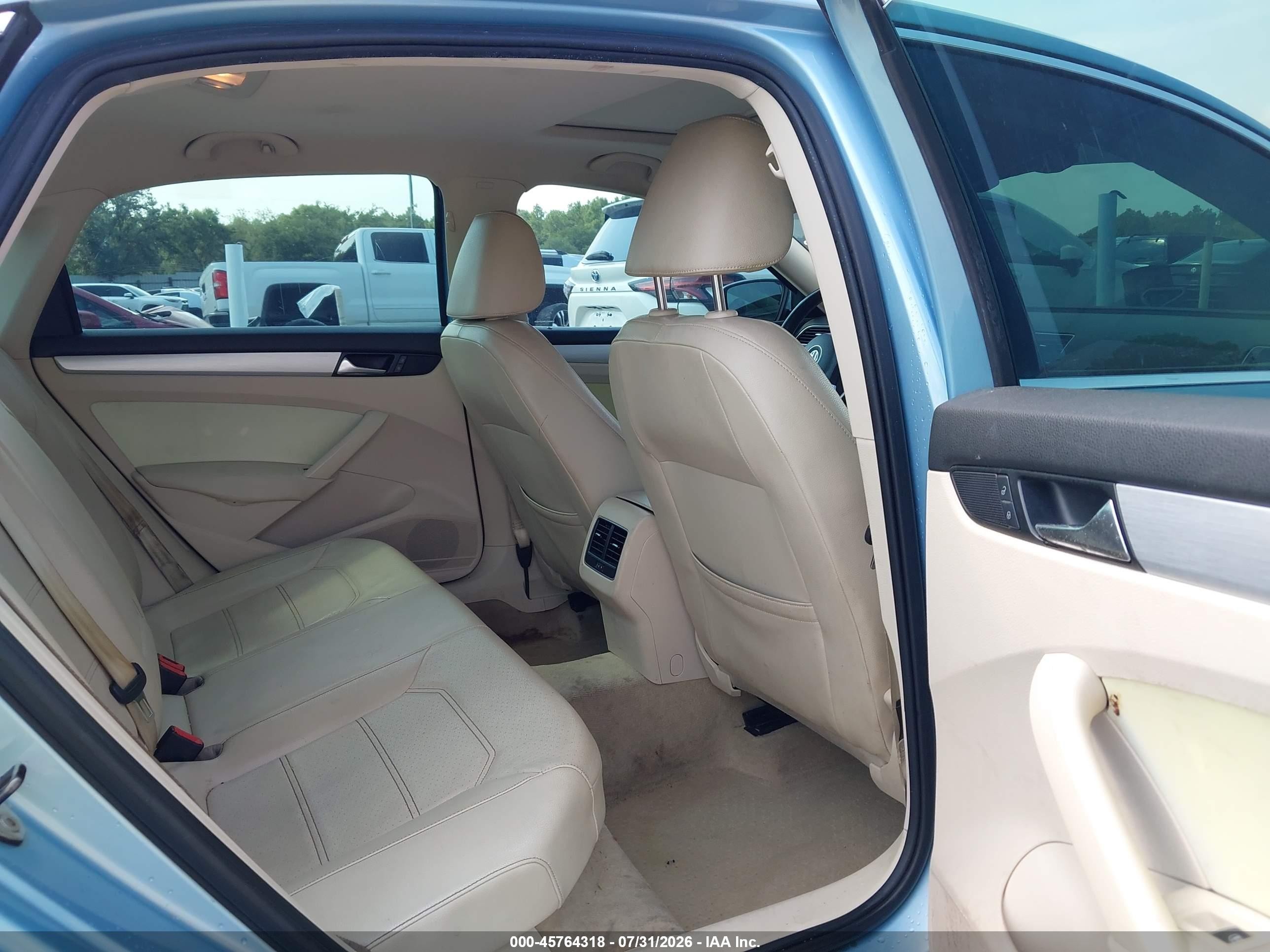 2013 Volkswagen Passat 2.0l Tdi Se Light Blue vin: 1VWBN7A39DC044298