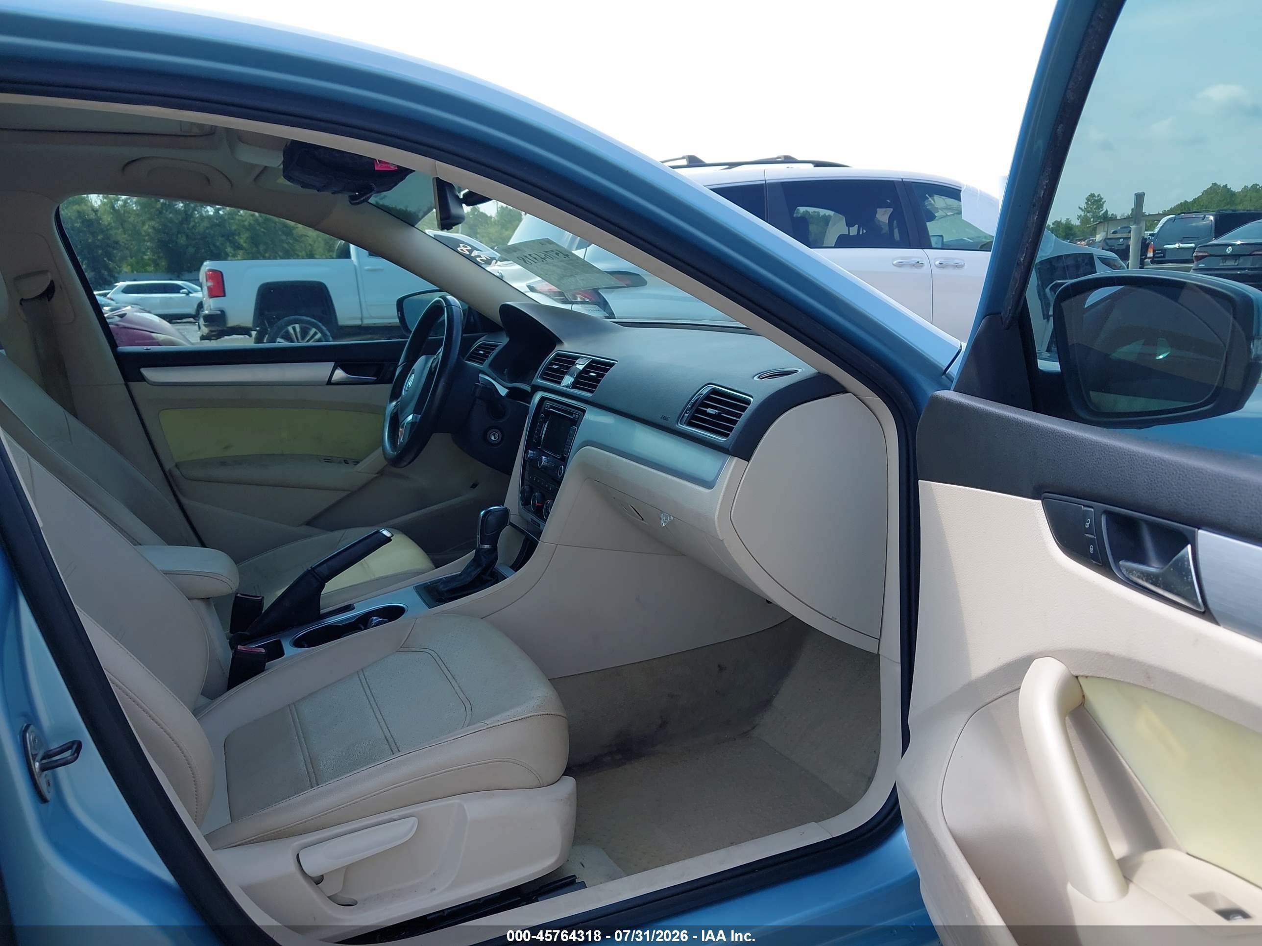 2013 Volkswagen Passat 2.0l Tdi Se Light Blue vin: 1VWBN7A39DC044298