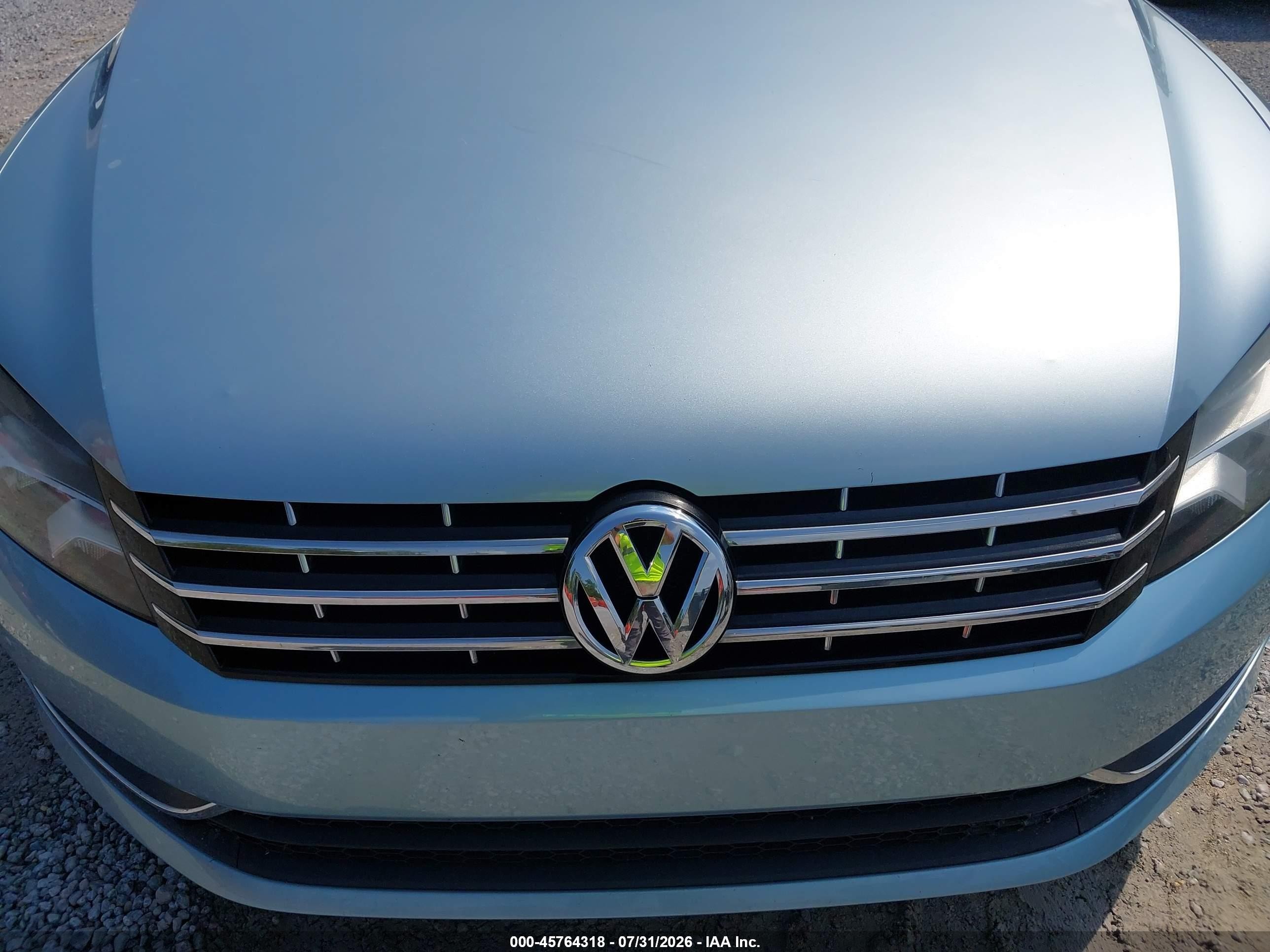 2013 Volkswagen Passat 2.0l Tdi Se Light Blue vin: 1VWBN7A39DC044298