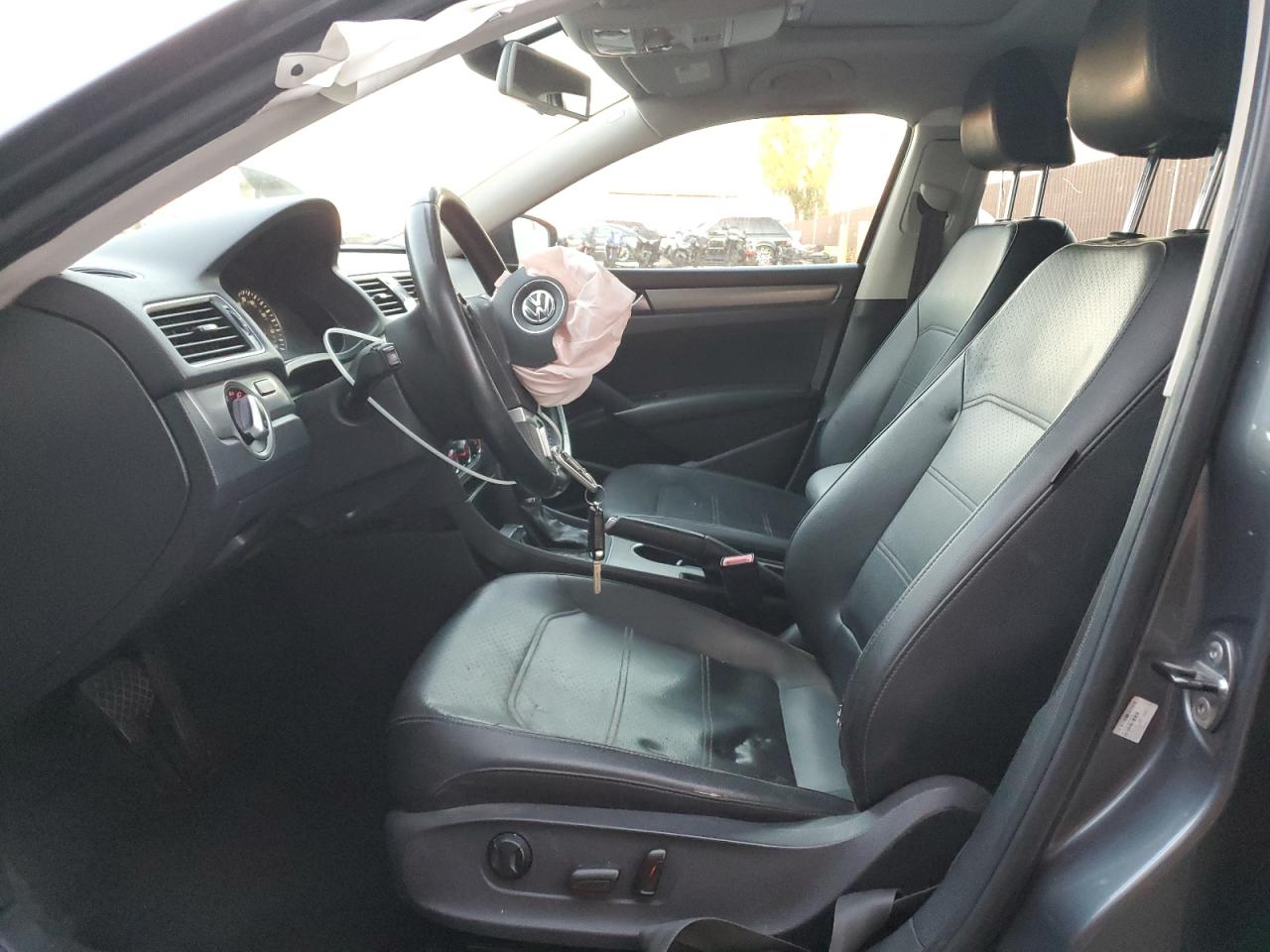 2014 Volkswagen Passat Se Gray vin: 1VWBN7A39EC013604