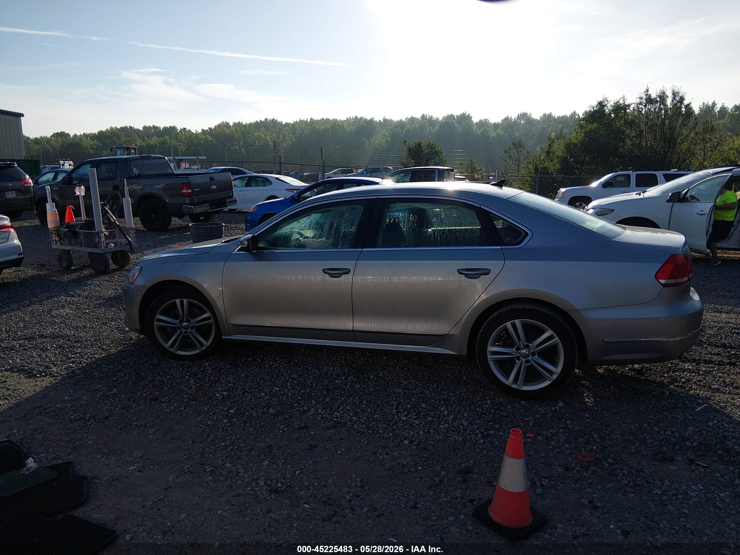 2014 Volkswagen Passat 2.0l Tdi Se Silver vin: 1VWBN7A39EC041676