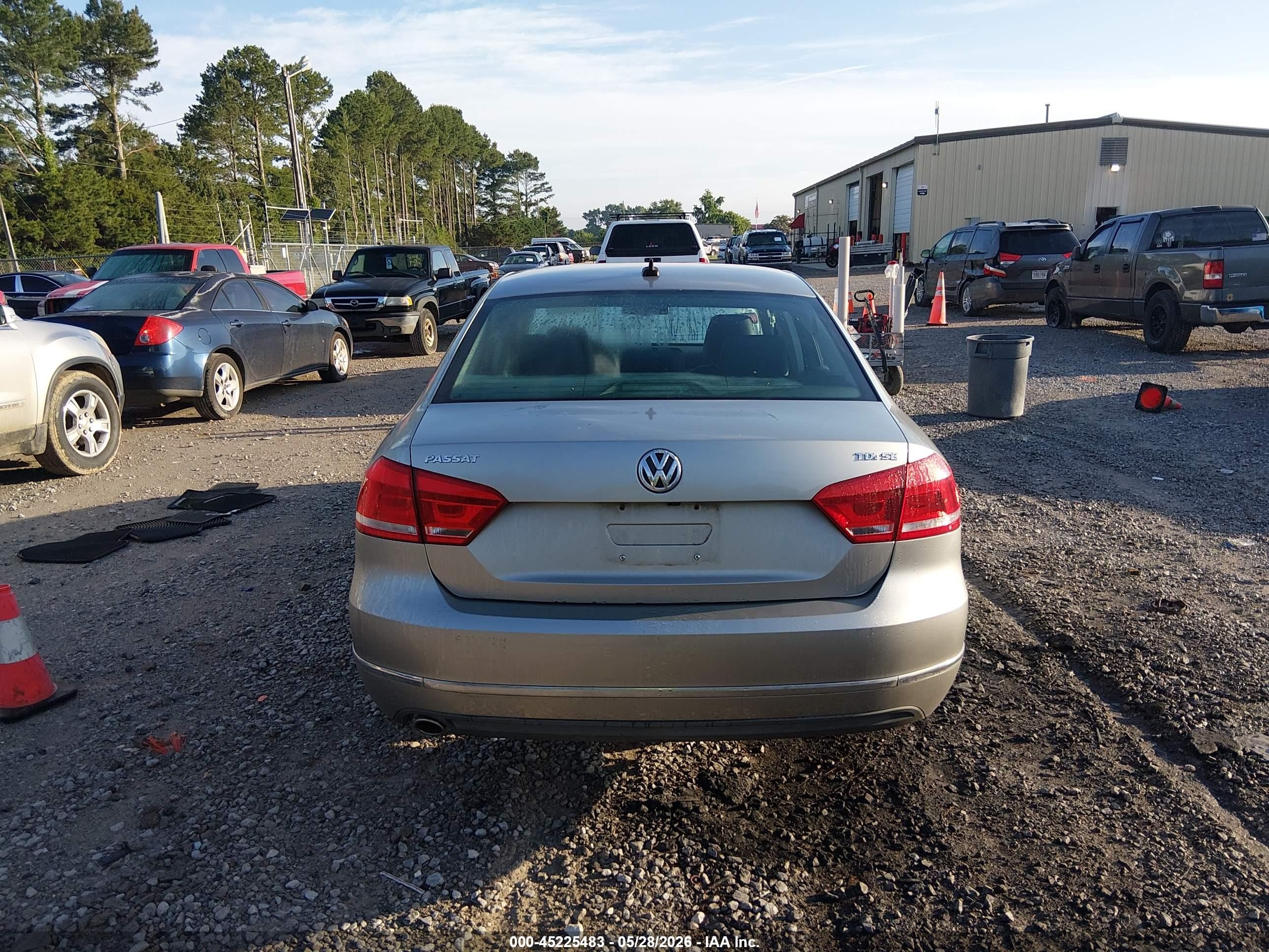2014 Volkswagen Passat 2.0l Tdi Se Silver vin: 1VWBN7A39EC041676