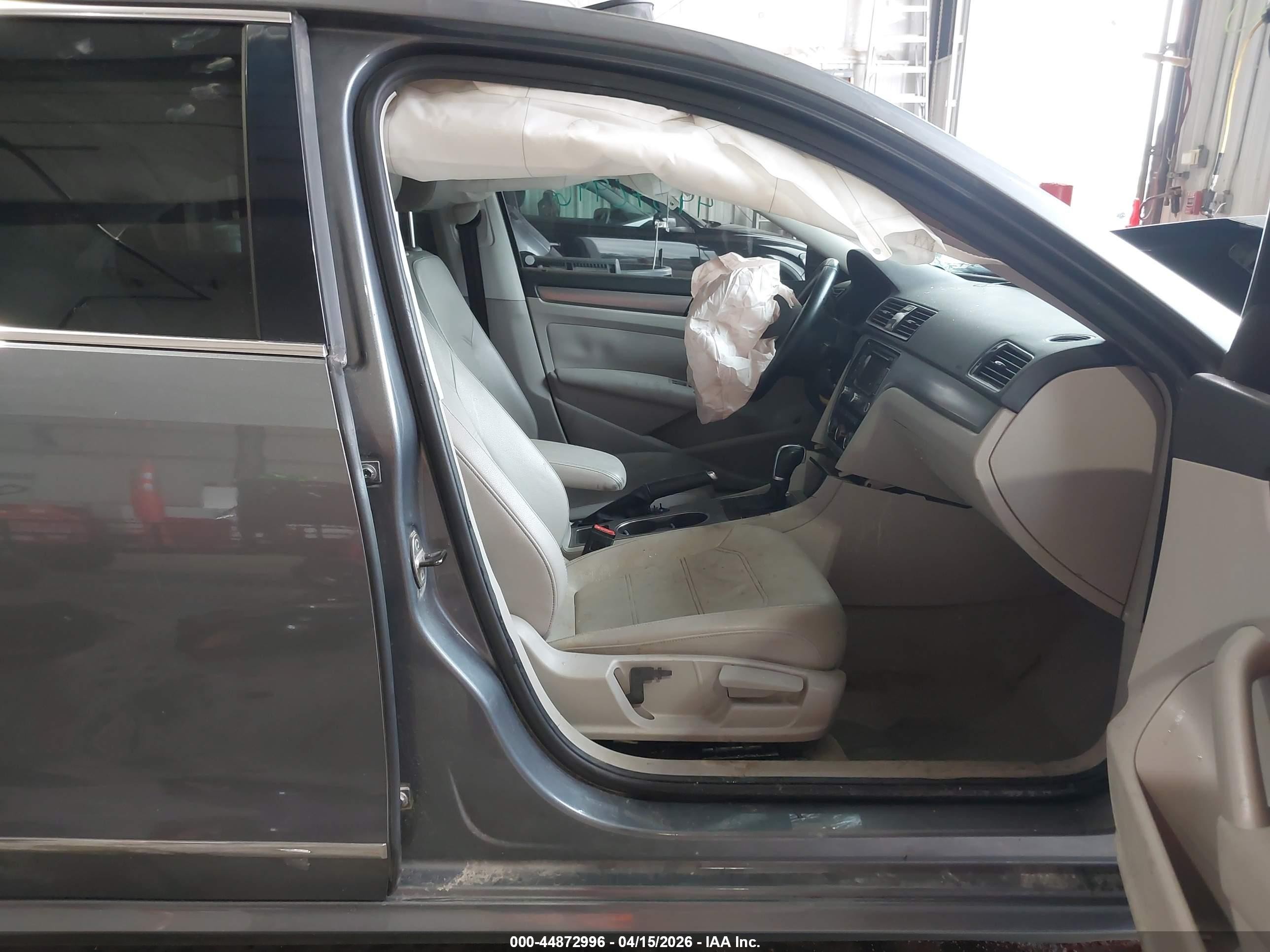 2014 Volkswagen Passat 2.0l Tdi Se Gray vin: 1VWBN7A39EC085094