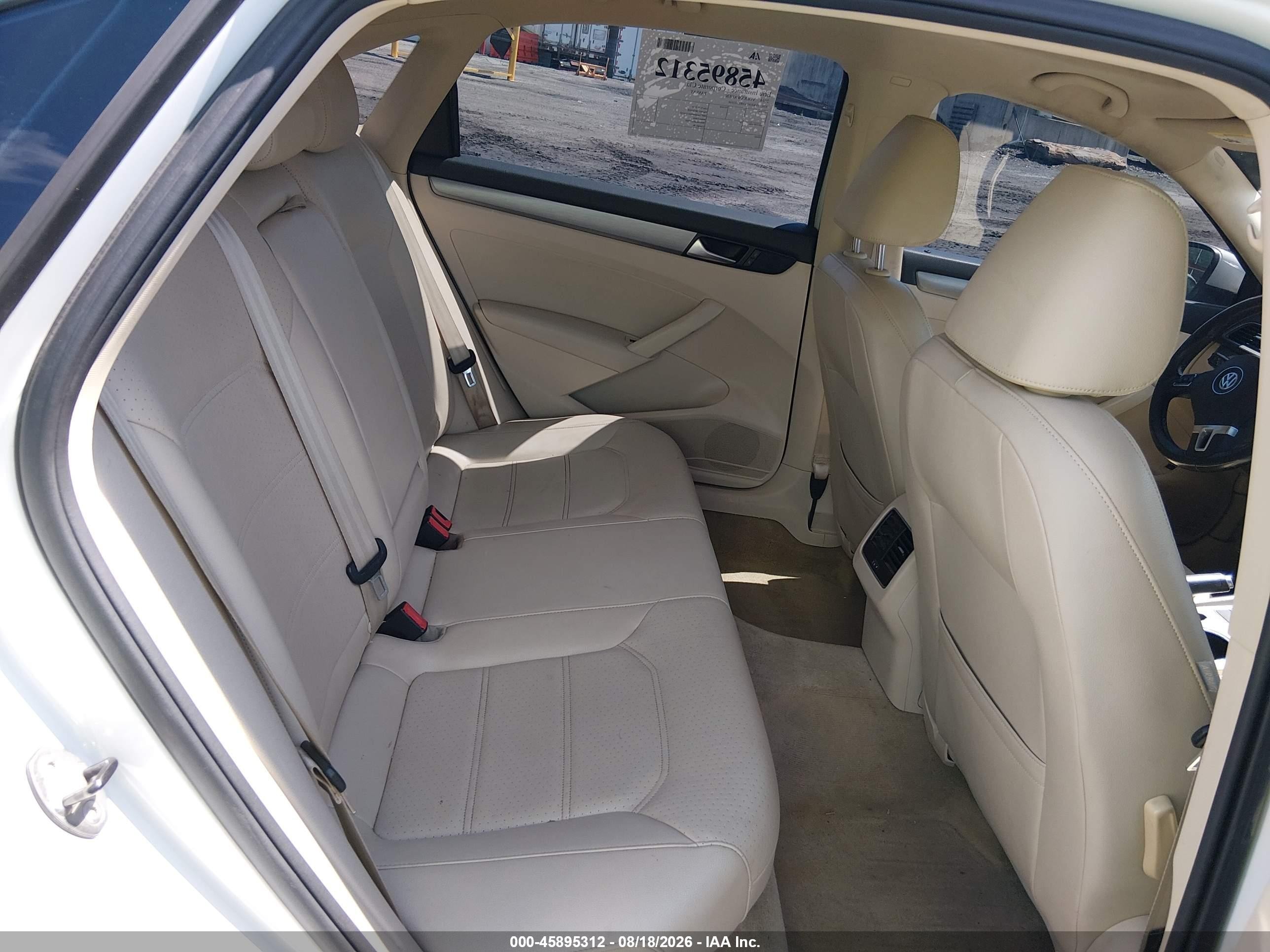 2014 Volkswagen Passat 2.0l Tdi Se White vin: 1VWBN7A39EC115310