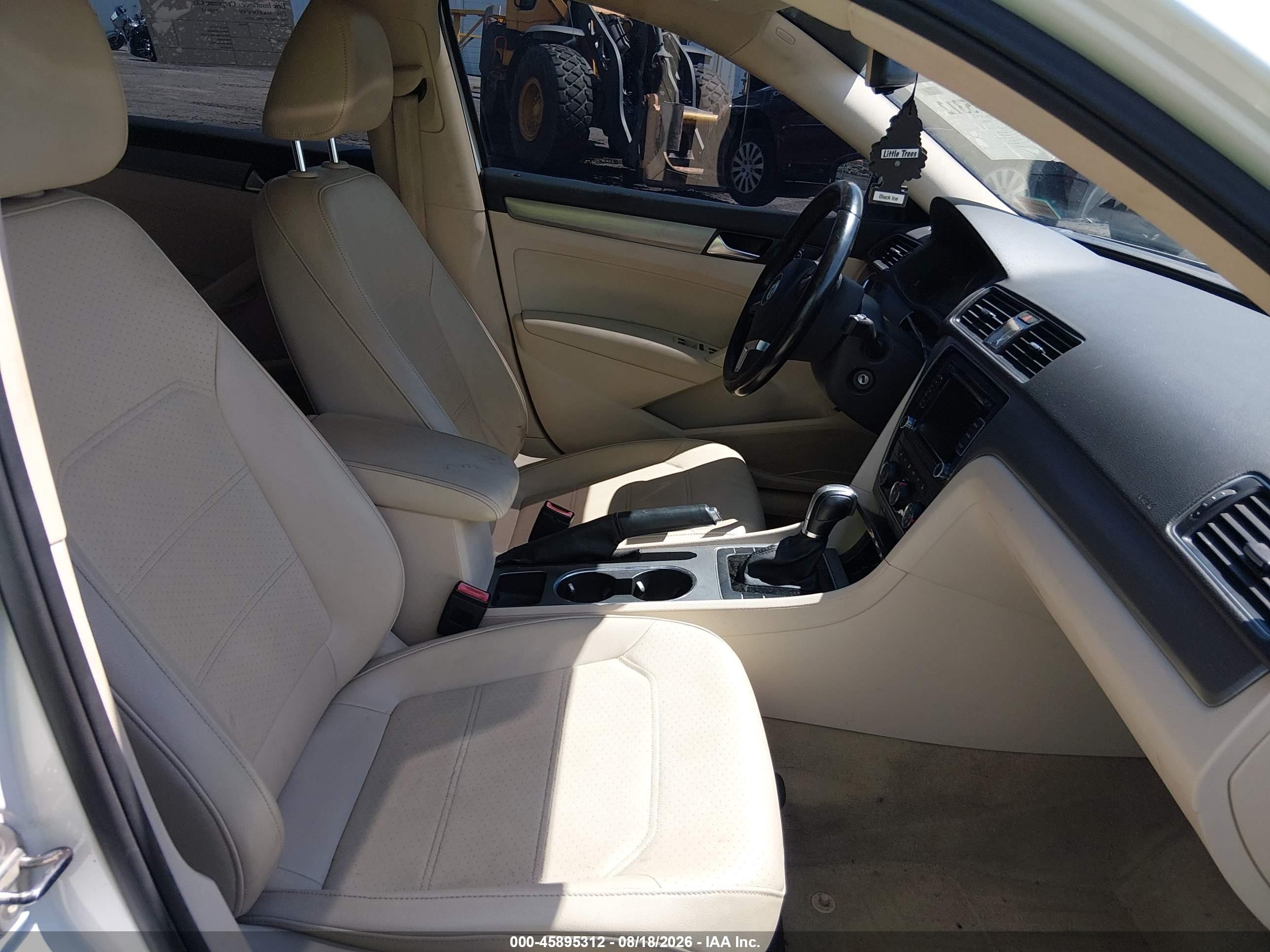 2014 Volkswagen Passat 2.0l Tdi Se White vin: 1VWBN7A39EC115310