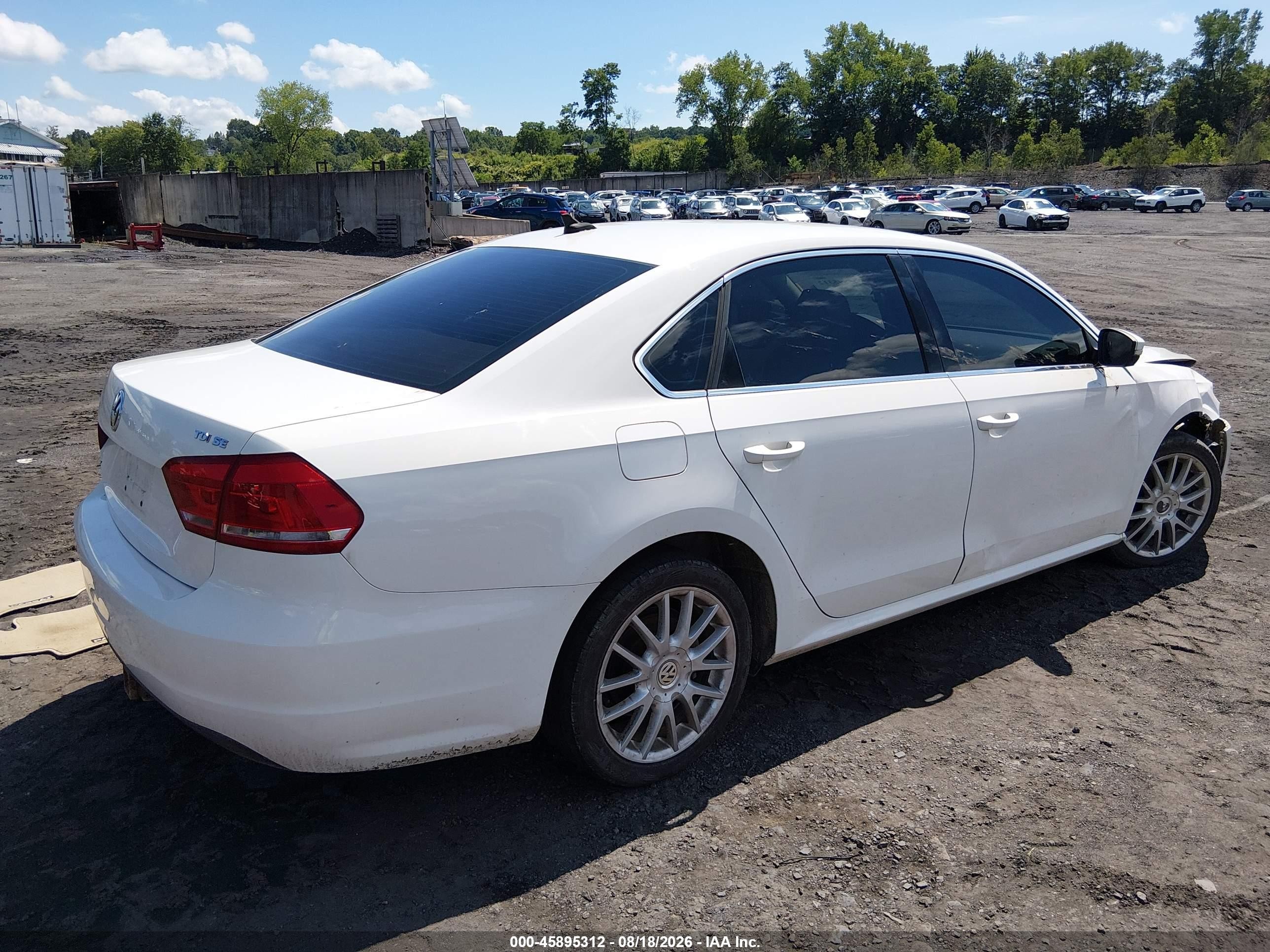 2014 Volkswagen Passat 2.0l Tdi Se White vin: 1VWBN7A39EC115310