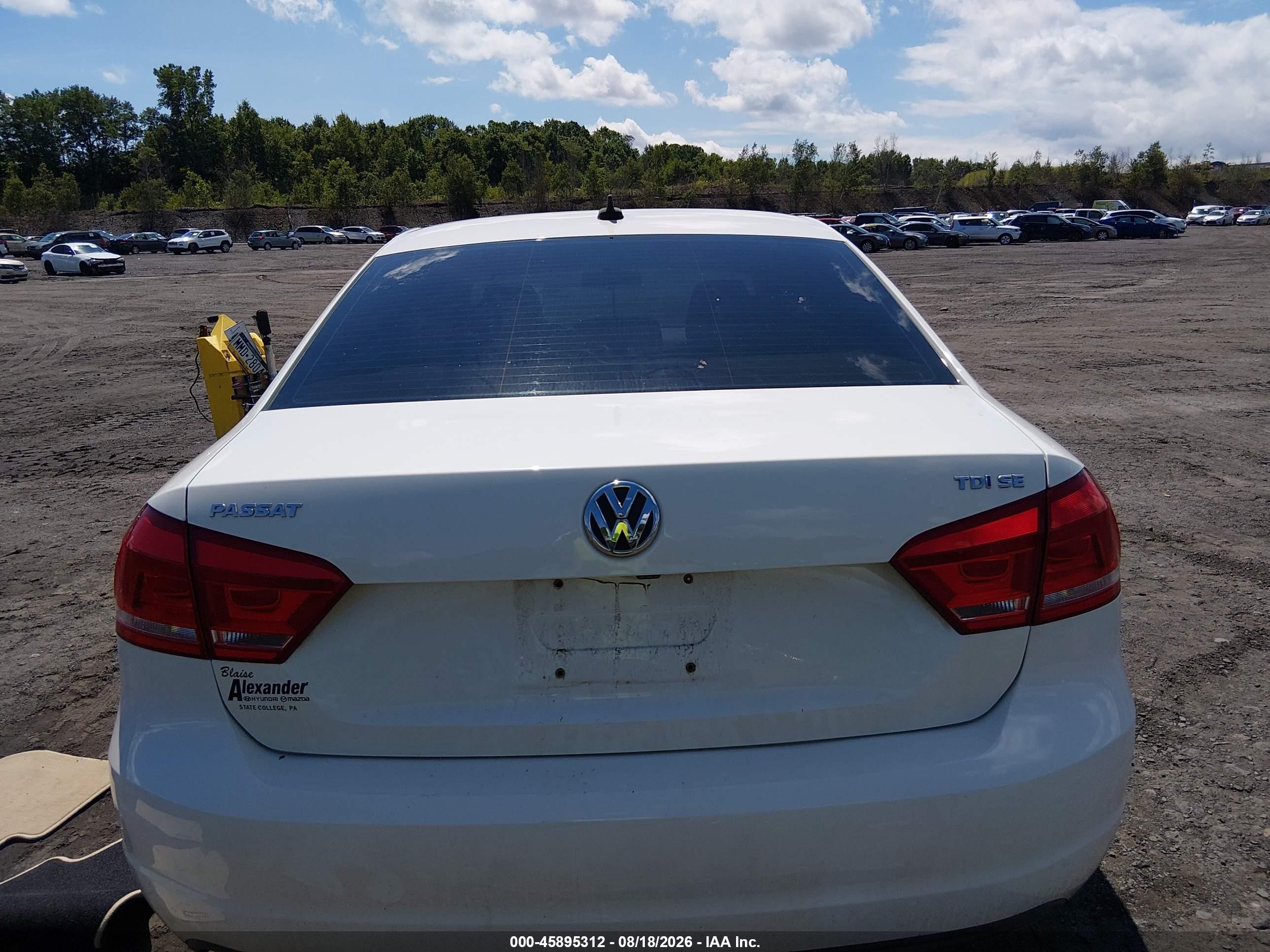 2014 Volkswagen Passat 2.0l Tdi Se White vin: 1VWBN7A39EC115310