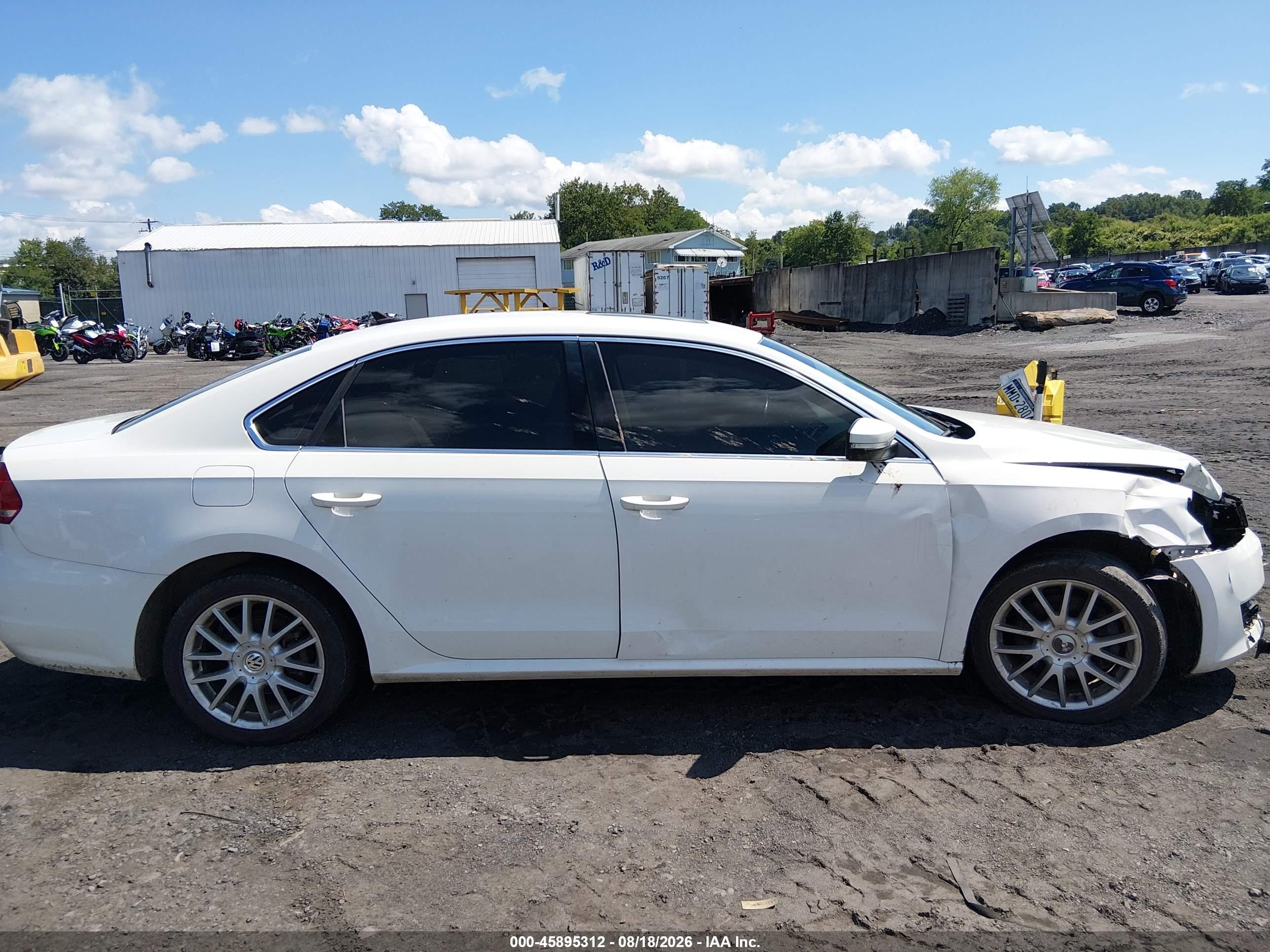 2014 Volkswagen Passat 2.0l Tdi Se White vin: 1VWBN7A39EC115310