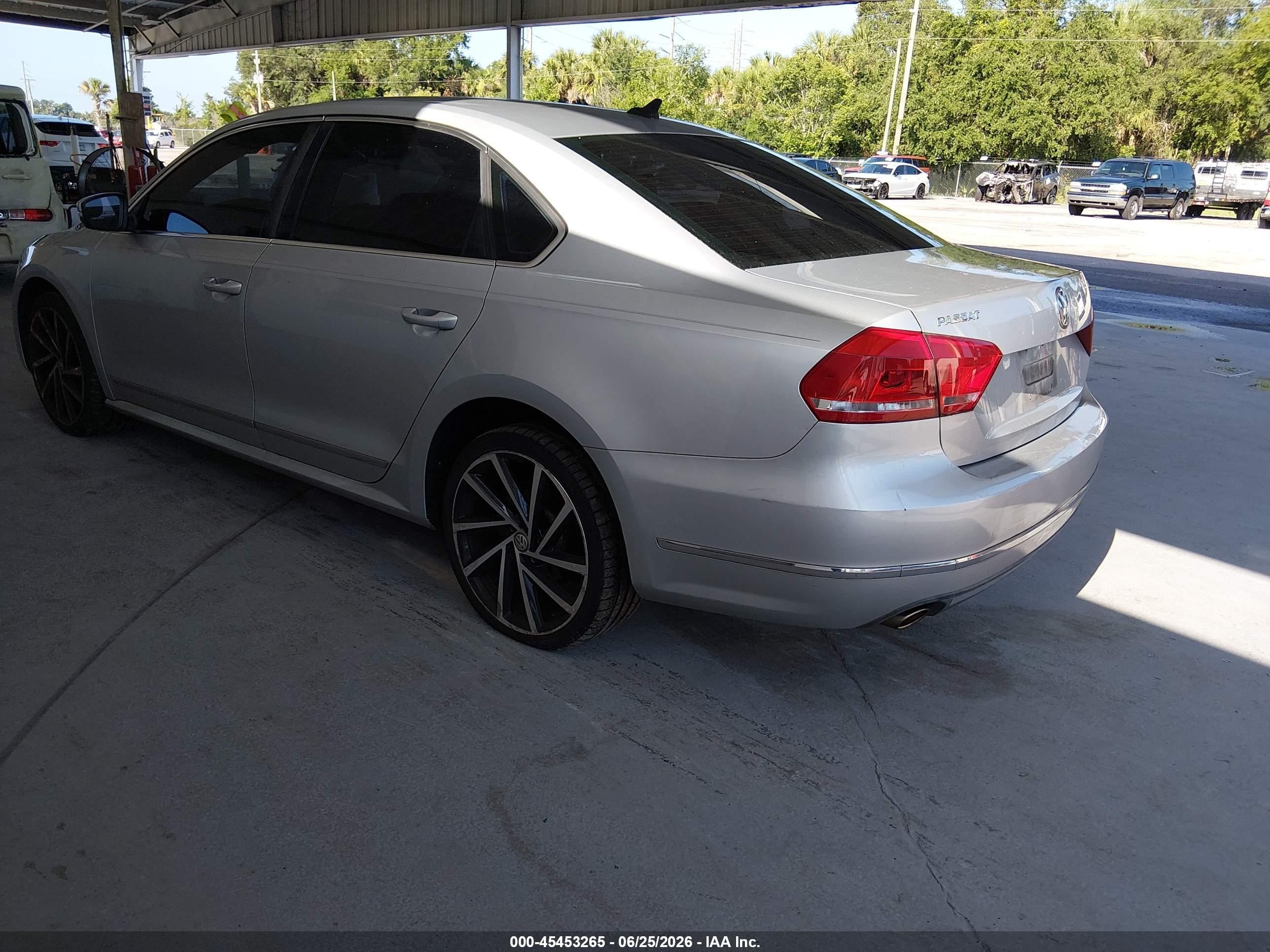 2013 Volkswagen Passat 2.0l Tdi Se Silver vin: 1VWBN7A3XDC076595
