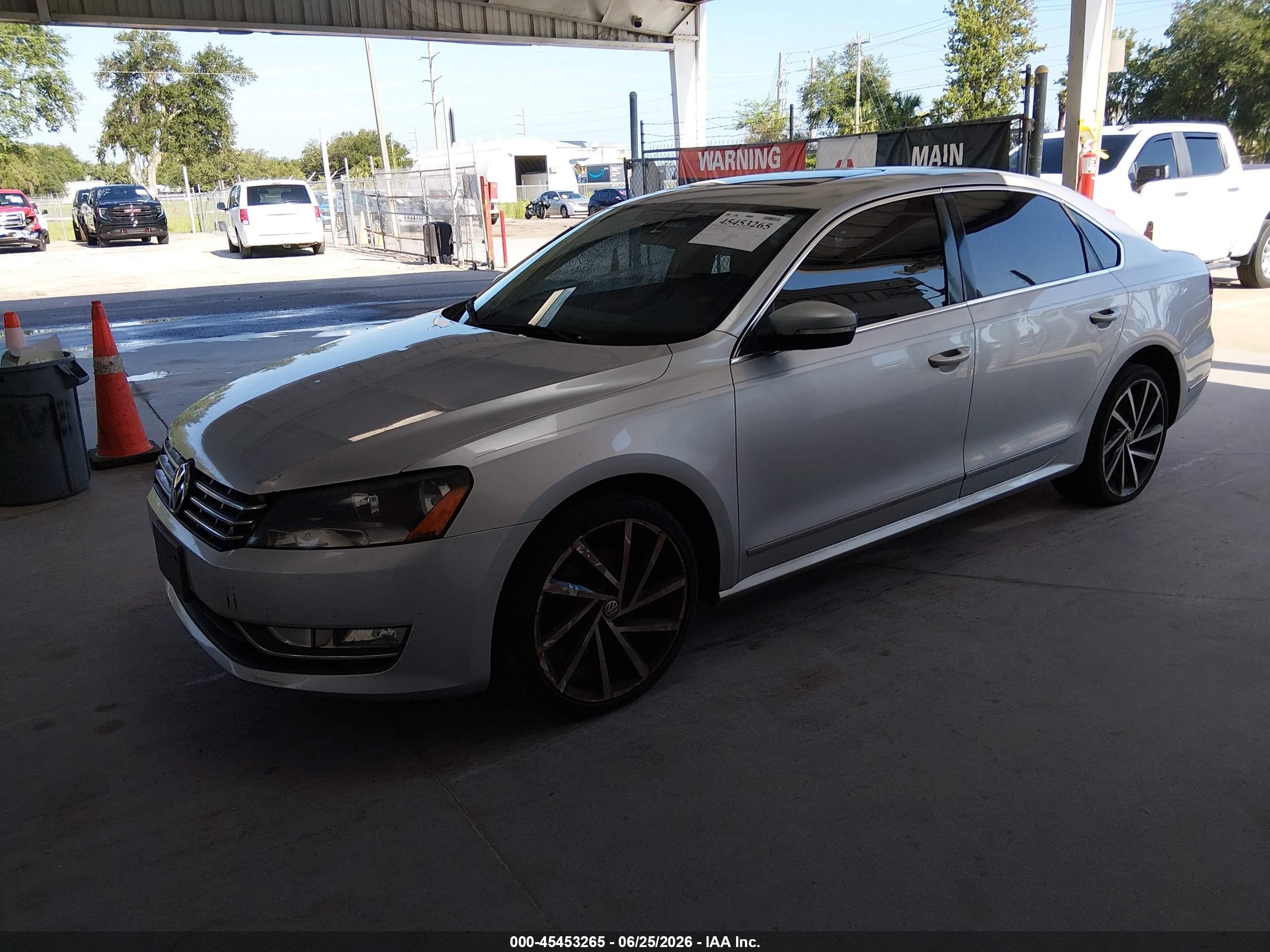 2013 Volkswagen Passat 2.0l Tdi Se Silver vin: 1VWBN7A3XDC076595