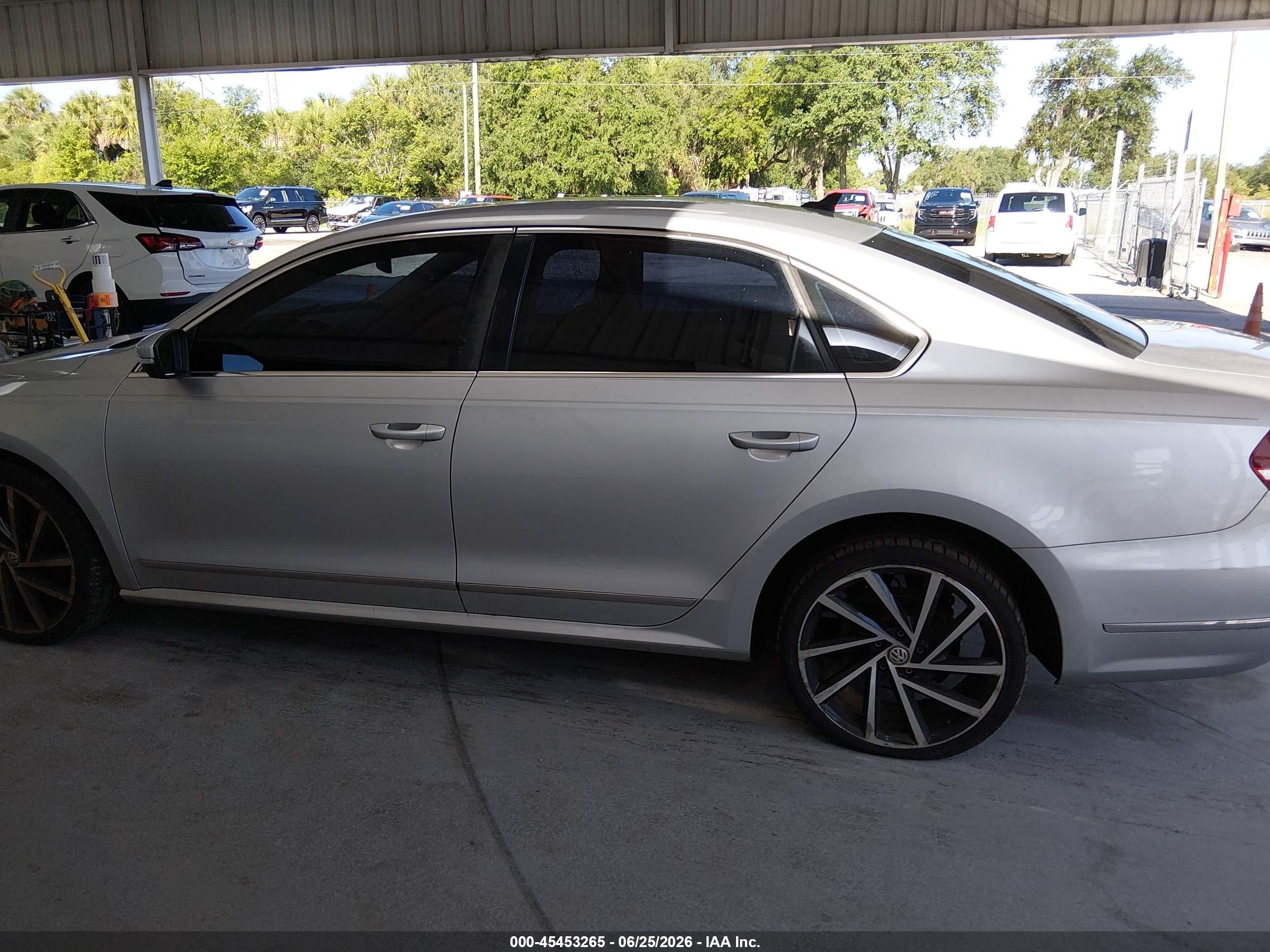 2013 Volkswagen Passat 2.0l Tdi Se Silver vin: 1VWBN7A3XDC076595