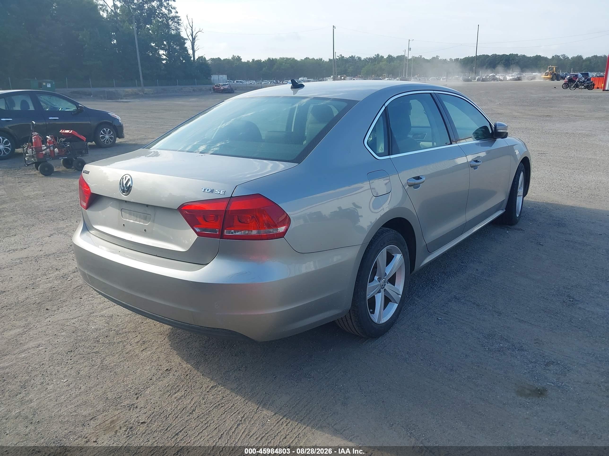 2013 Volkswagen Passat 2.0l Tdi Se Silver vin: 1VWBN7A3XDC141252