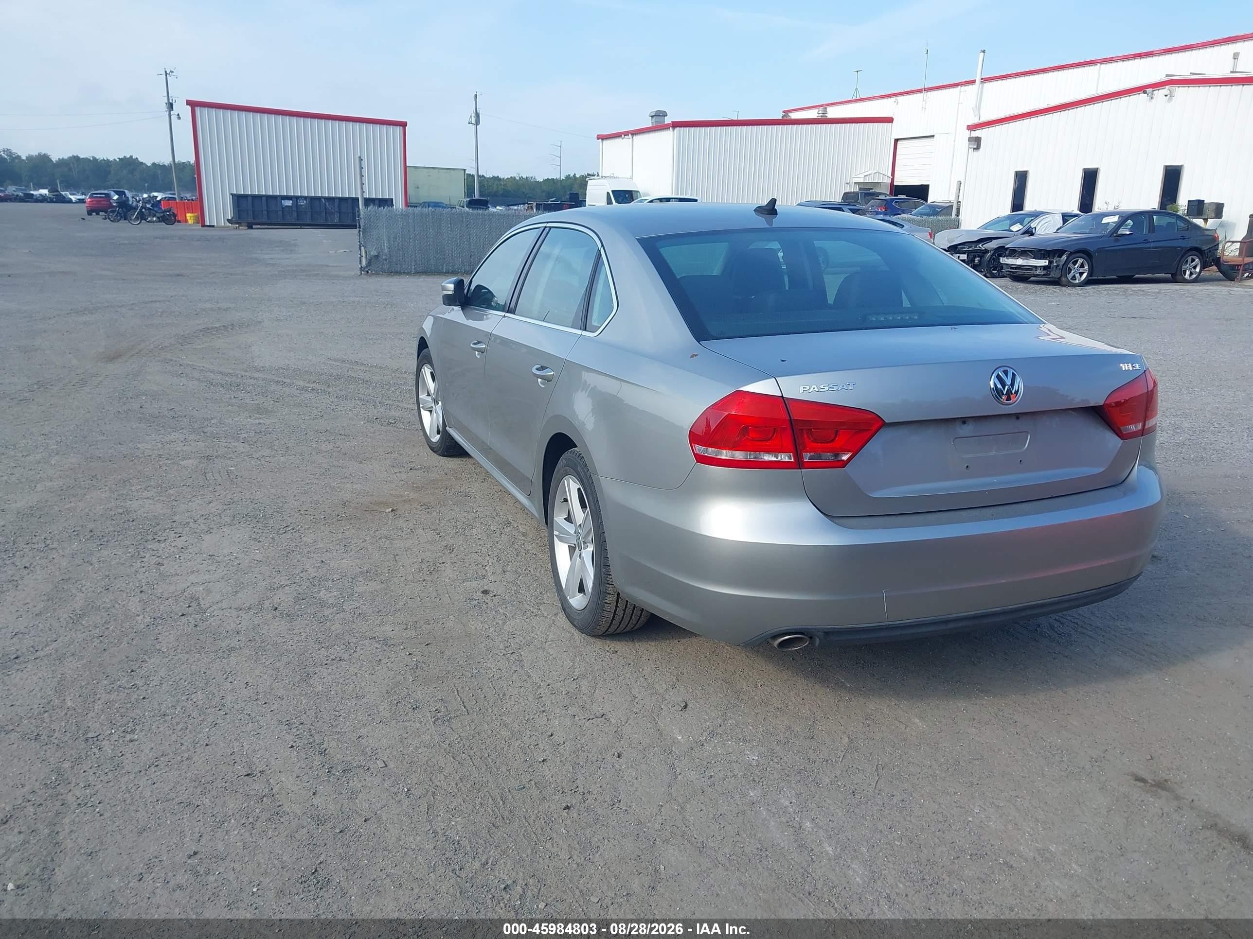 2013 Volkswagen Passat 2.0l Tdi Se Silver vin: 1VWBN7A3XDC141252