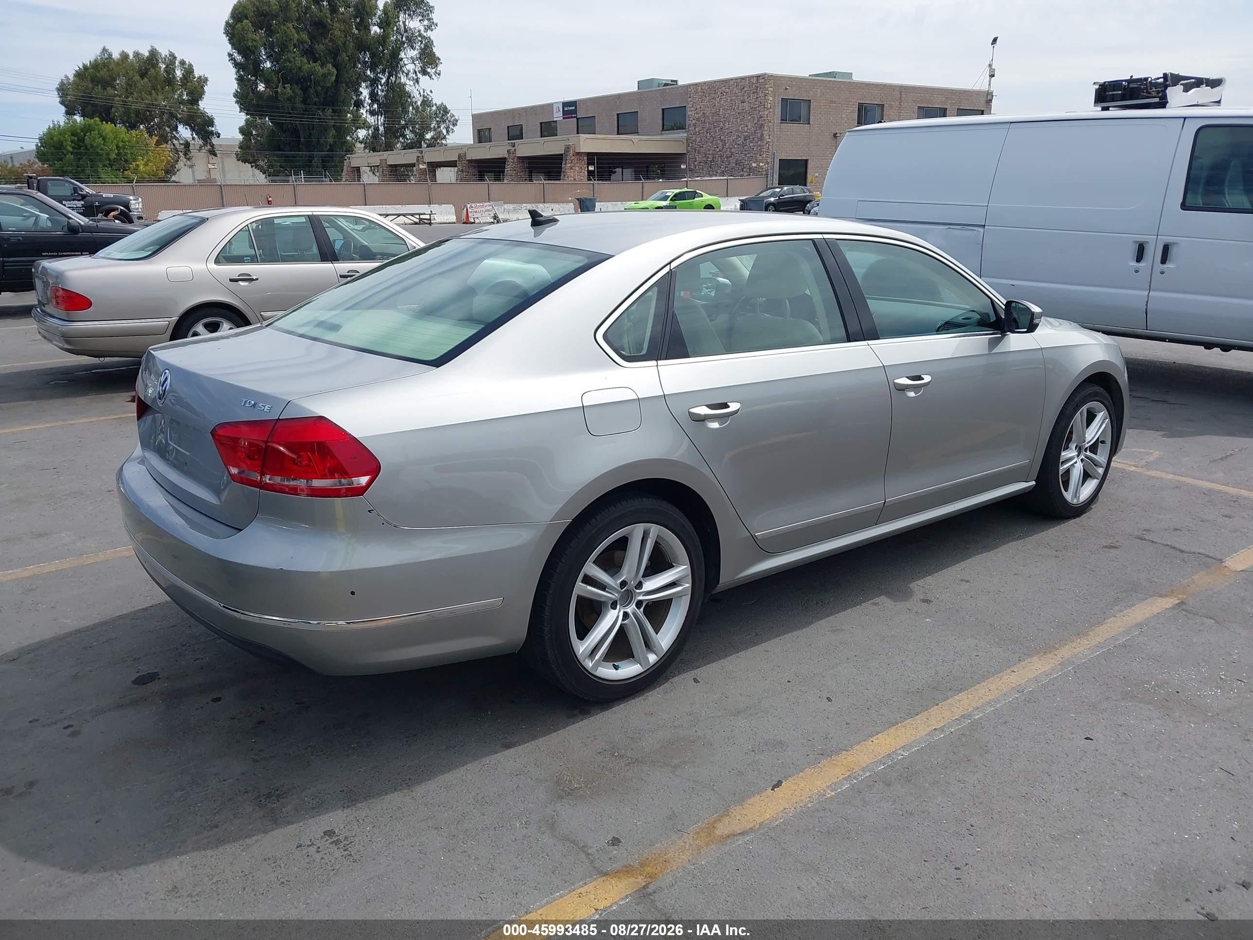 2014 Volkswagen Passat 2.0l Tdi Se Gray vin: 1VWBN7A3XEC022098