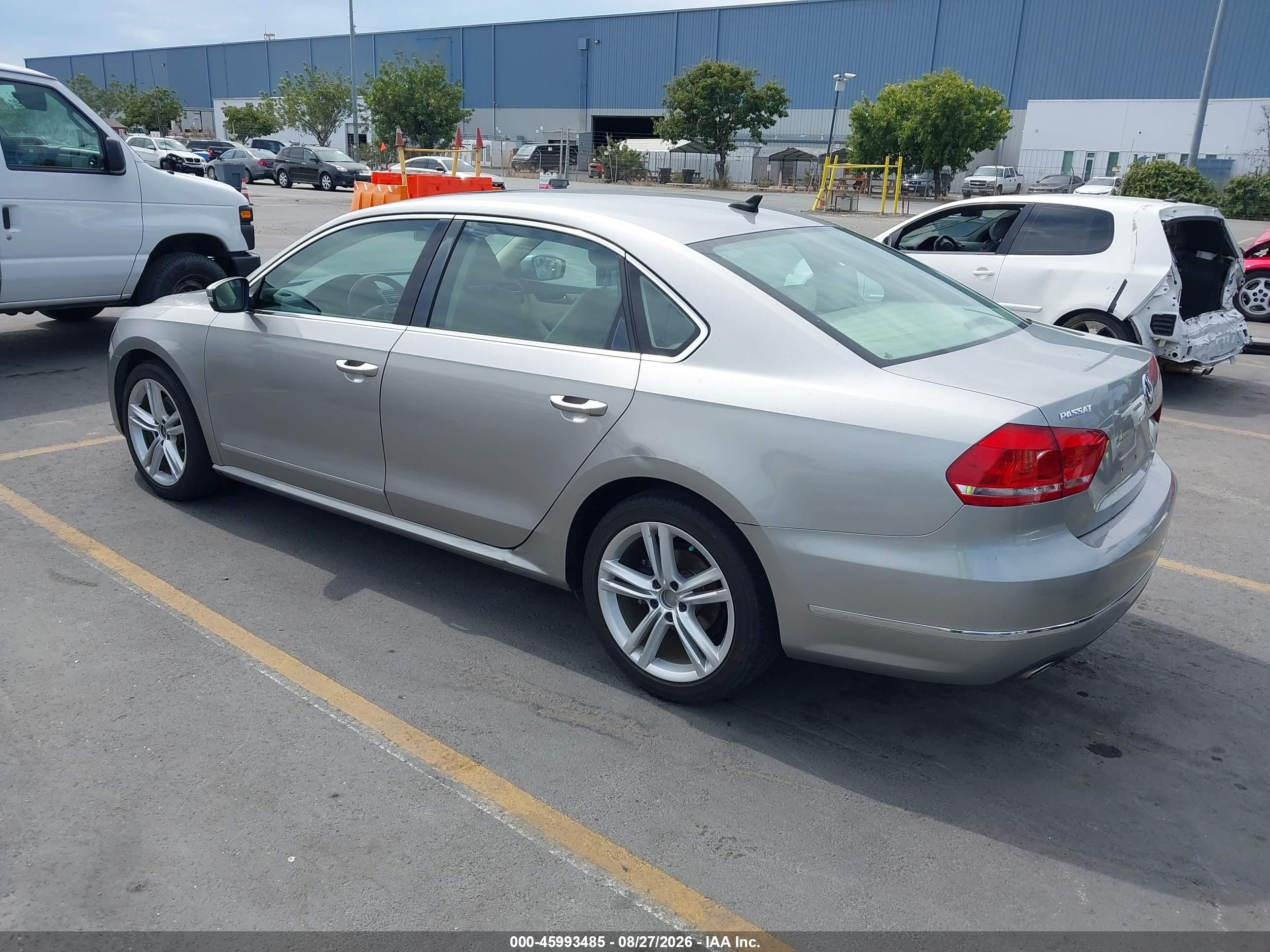 2014 Volkswagen Passat 2.0l Tdi Se Gray vin: 1VWBN7A3XEC022098