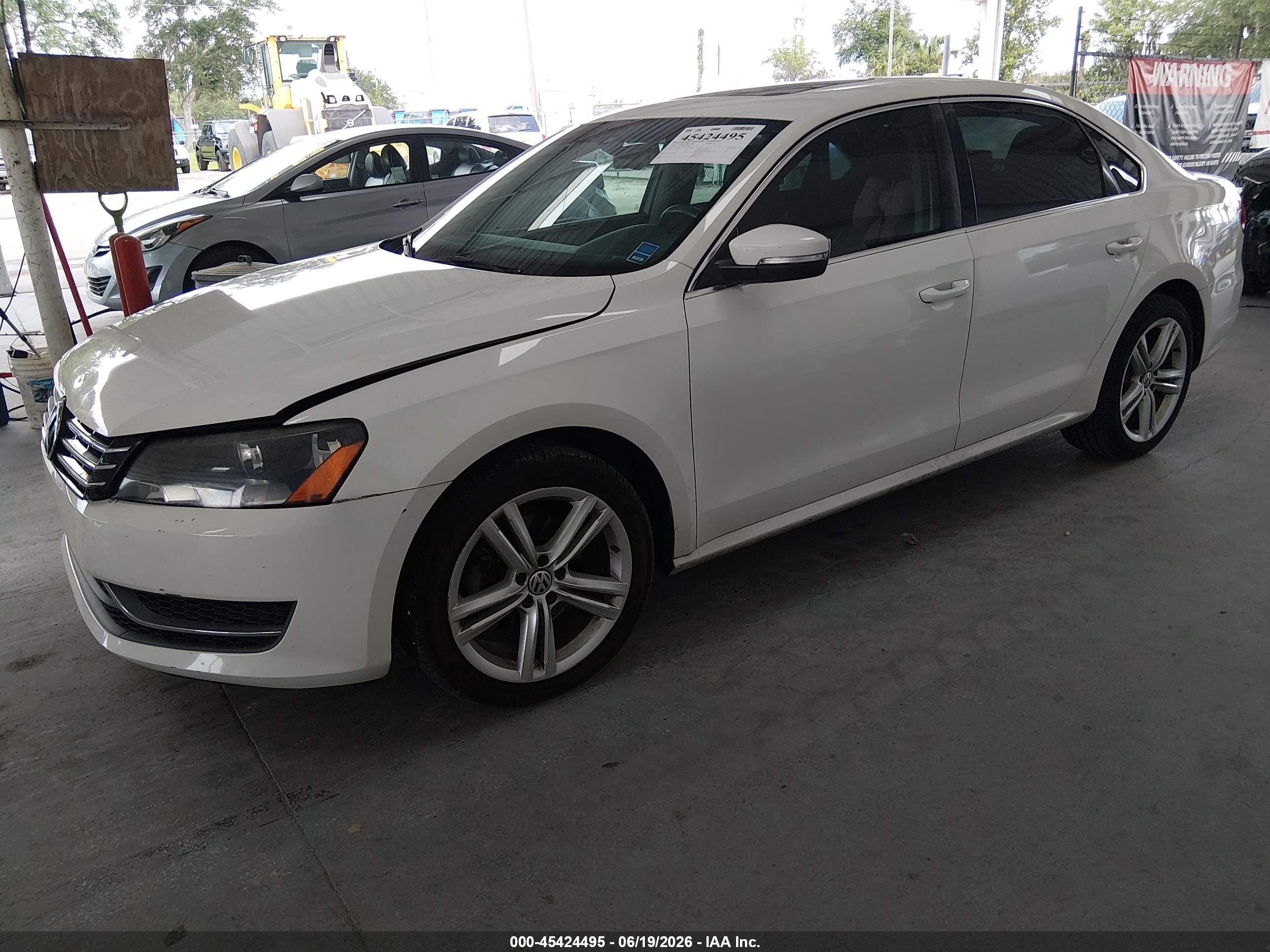 2014 Volkswagen Passat 2.0l Tdi Se White vin: 1VWBN7A3XEC052802