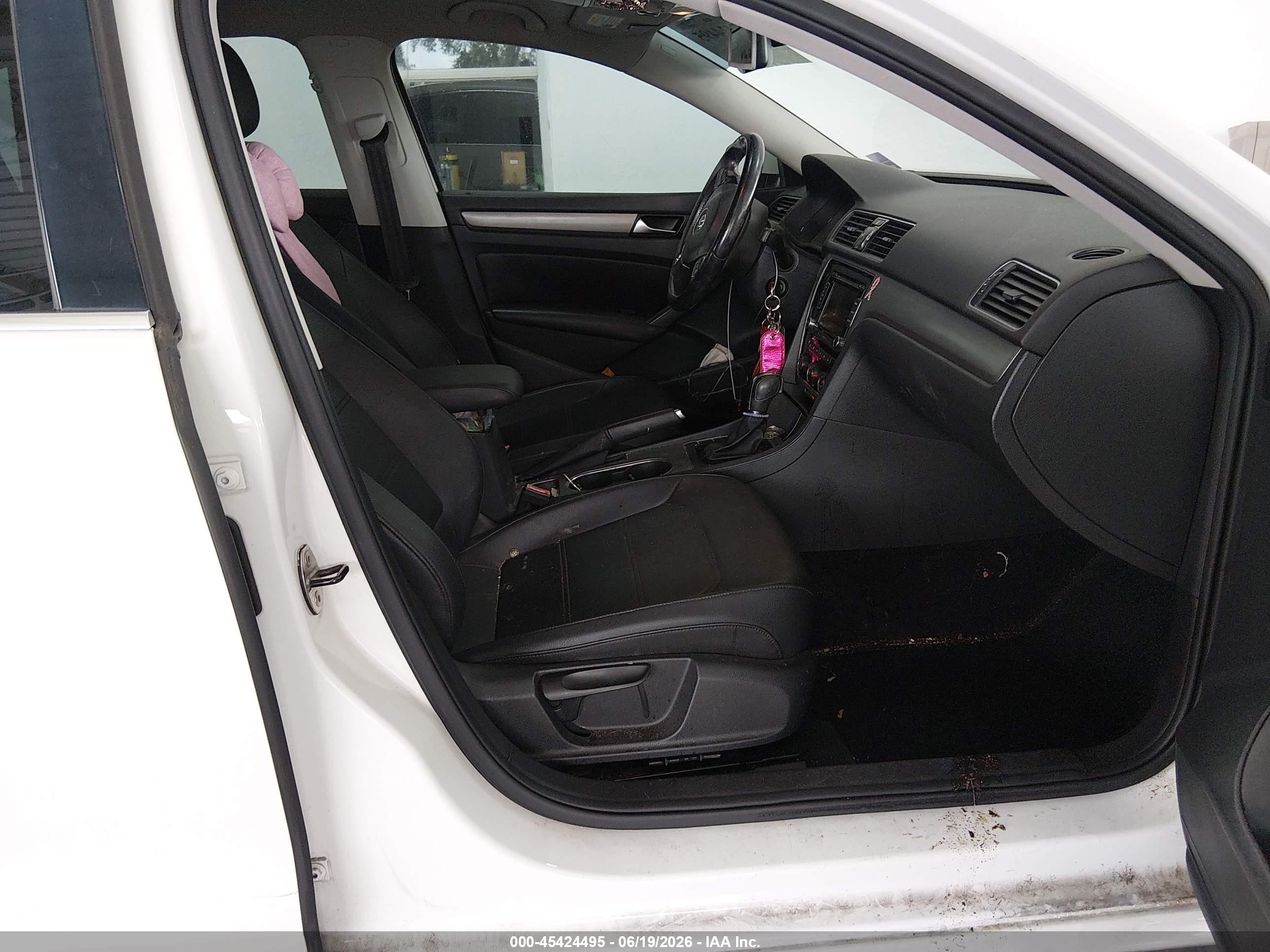 2014 Volkswagen Passat 2.0l Tdi Se White vin: 1VWBN7A3XEC052802